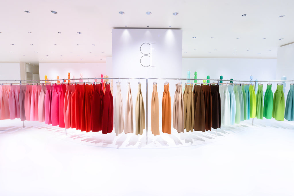 CFCL × エマニュエル・ムホーの100色のインスタレーションをISETAN THE 