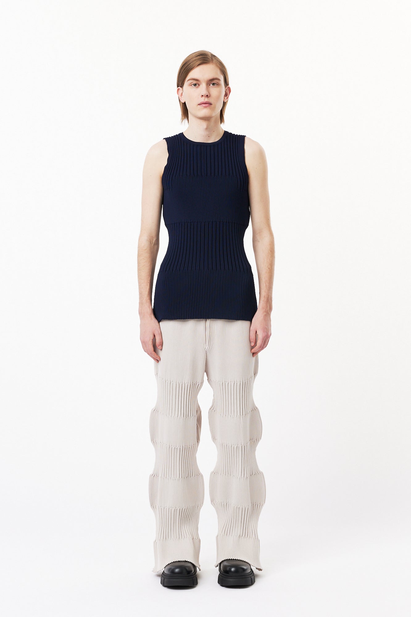 FLUTED SLEEVELESS TOP