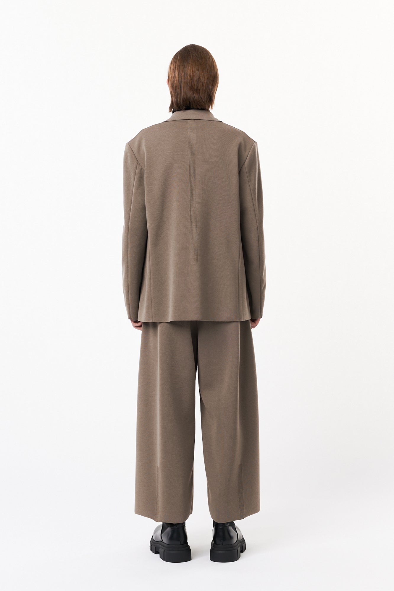 モデル身長:184cm 着用サイズ:5