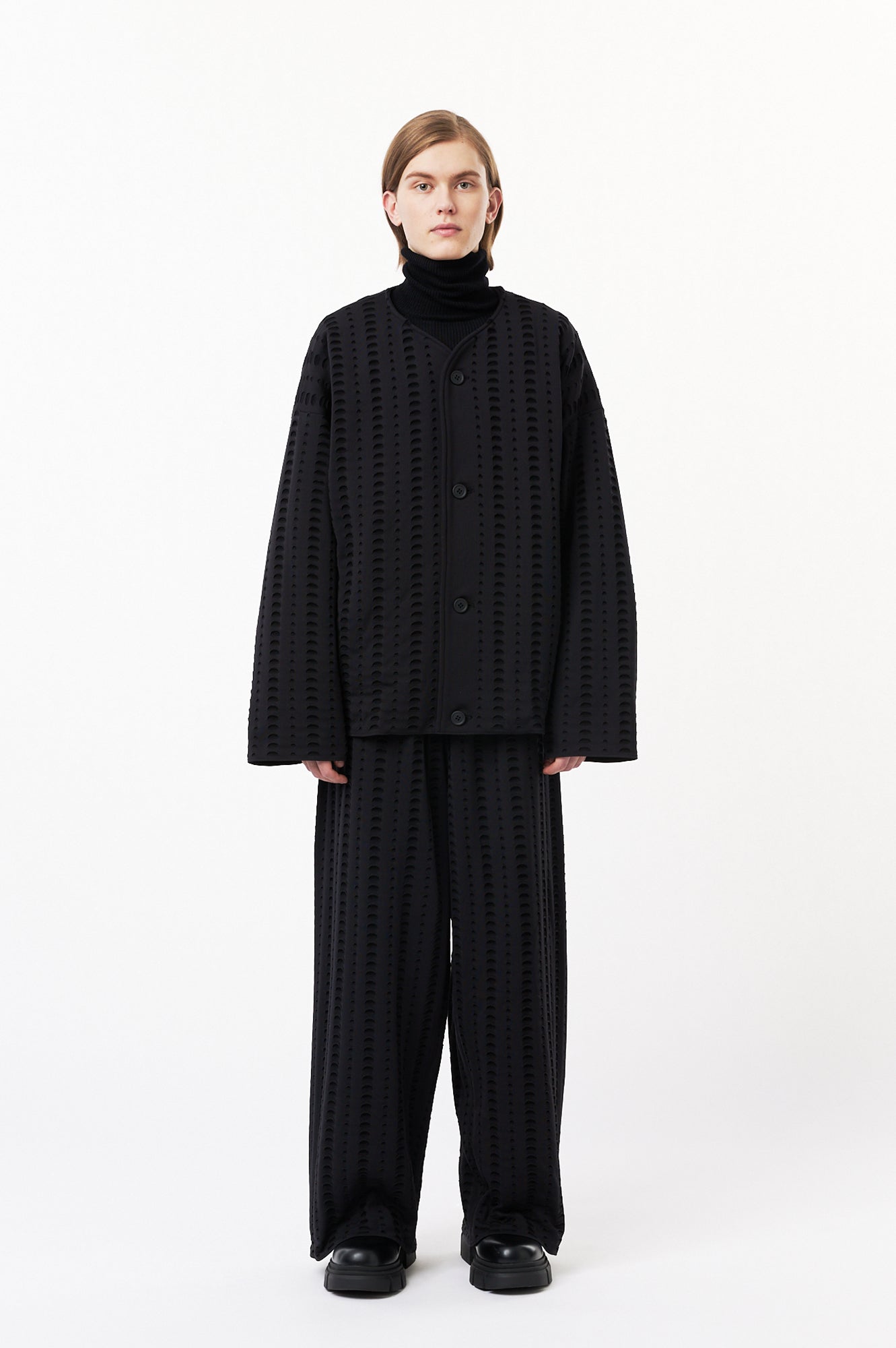 Model height: 184cm Wearing size: 5