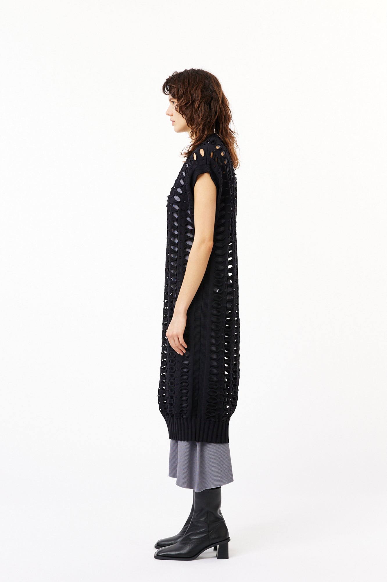 FAÇADE VENTS SLEEVELESS DRESS