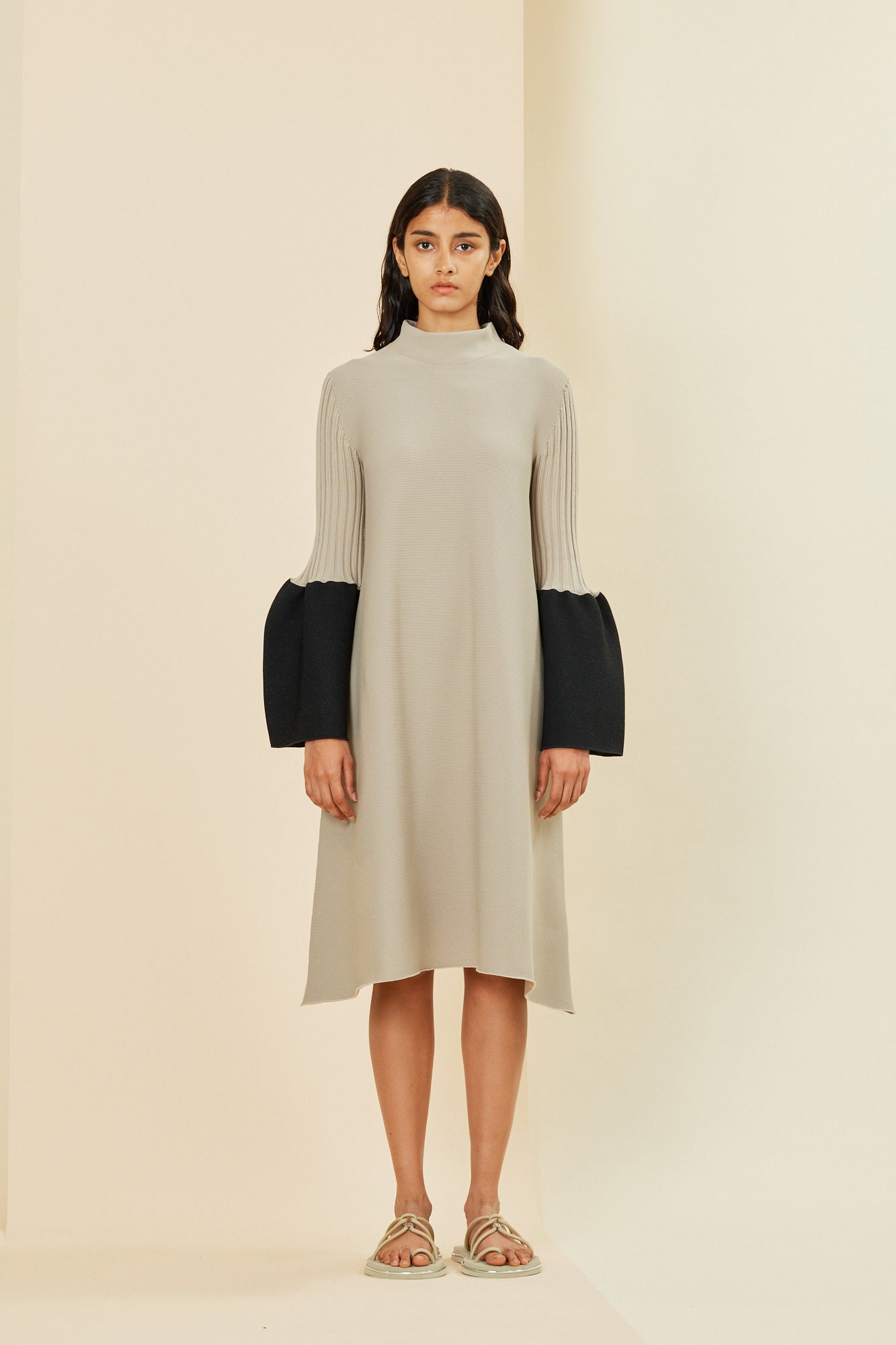 Model height: 172cm Wearing size: 3