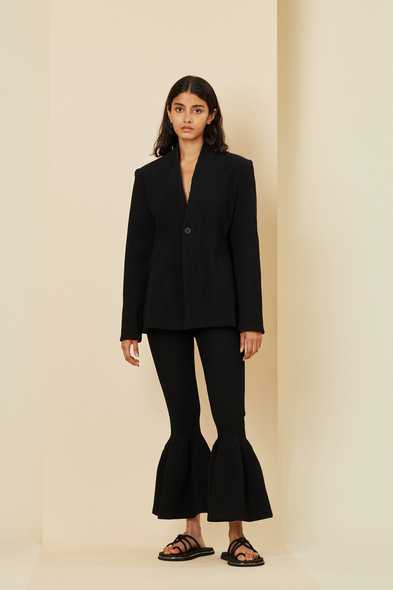 Model height: 172cm Wearing size: 3