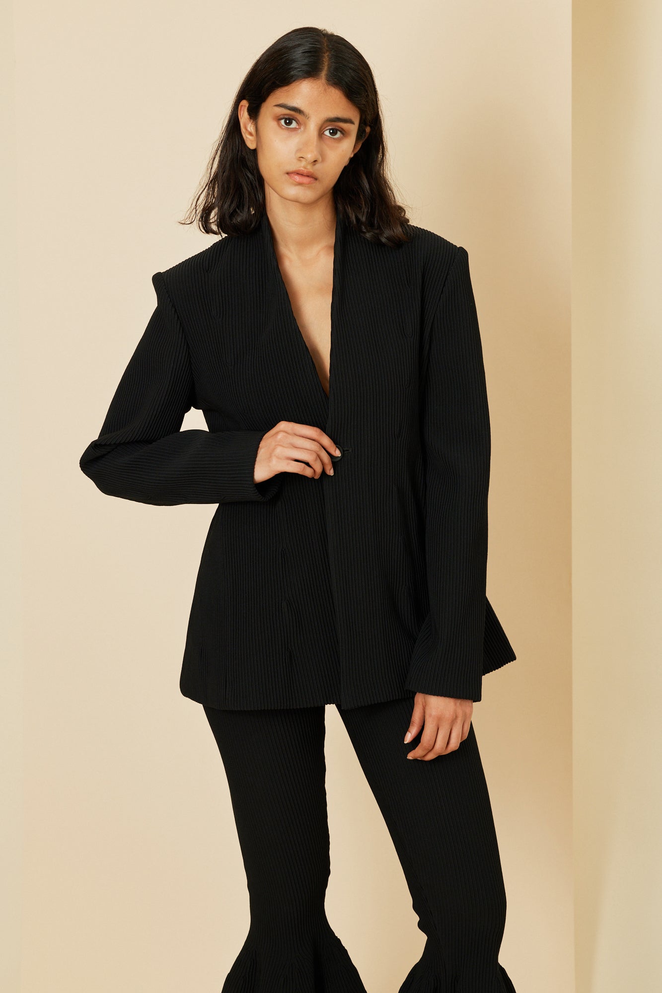 Model height: 172cm Wearing size: 3