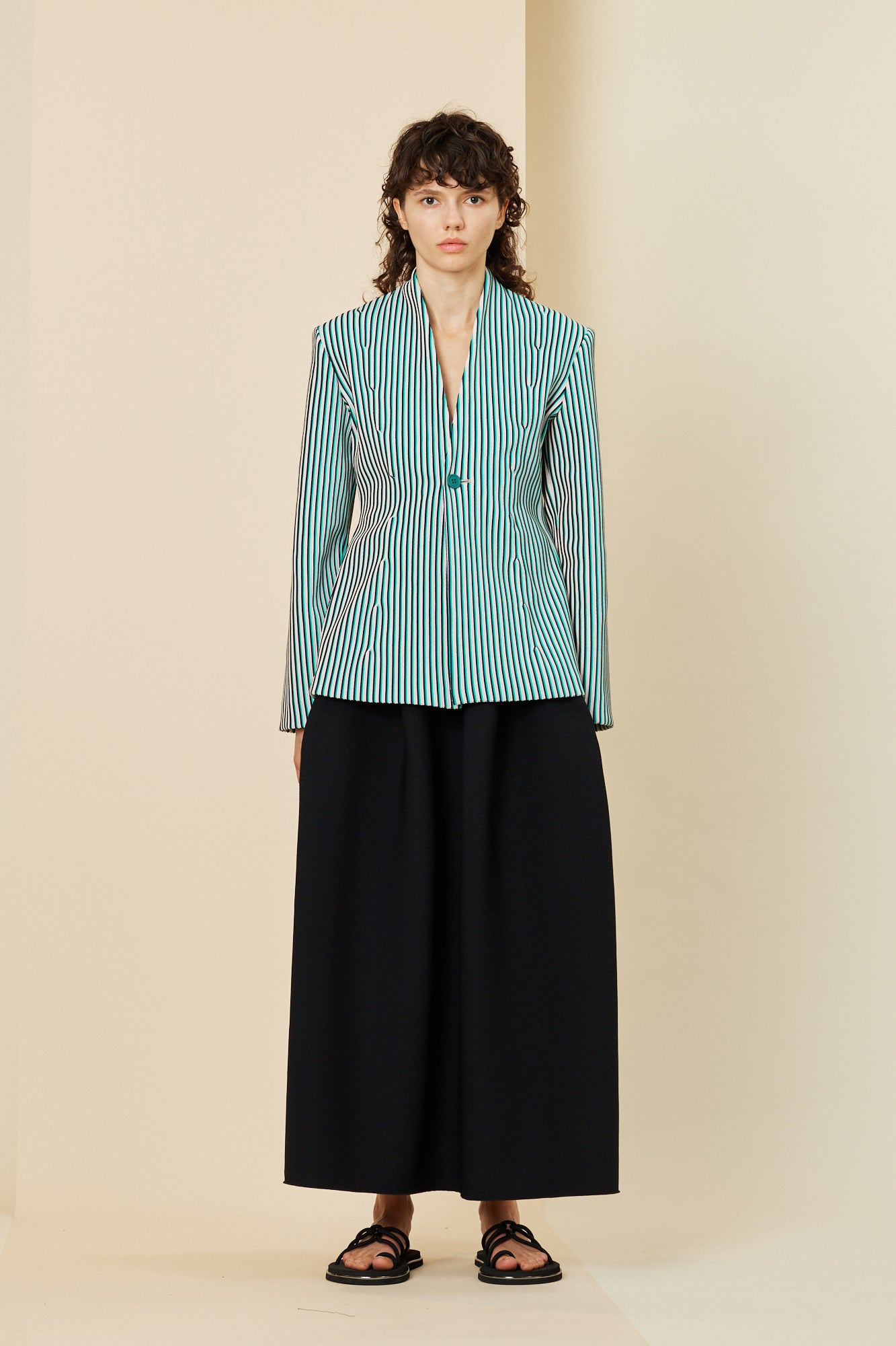 Model height: 176cm Wearing size: 3