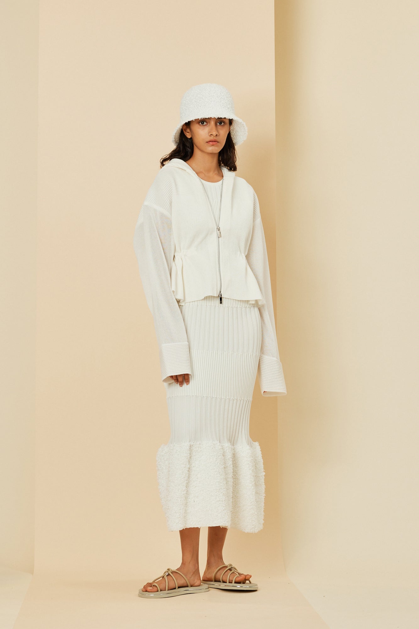 Model height: 172cm Wearing size: 3