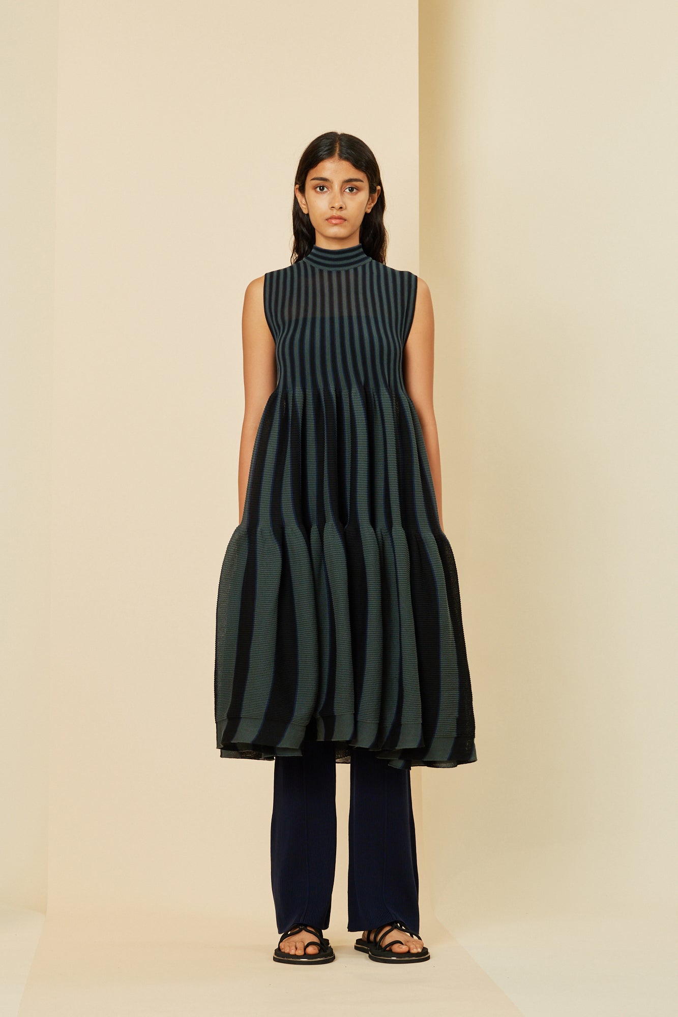 Model height: 172cm Wearing size: 3