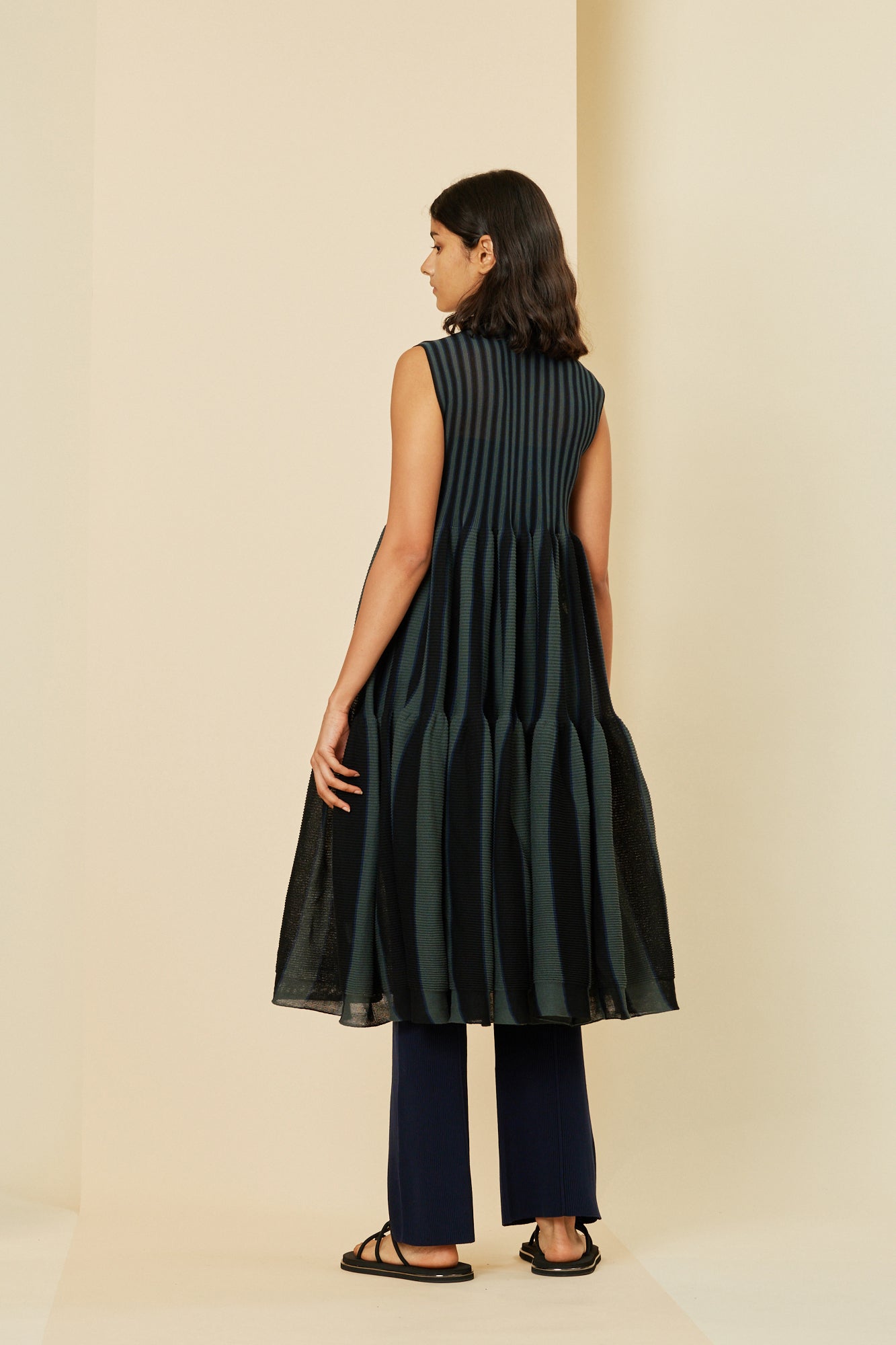 Model height: 172cm Wearing size: 3