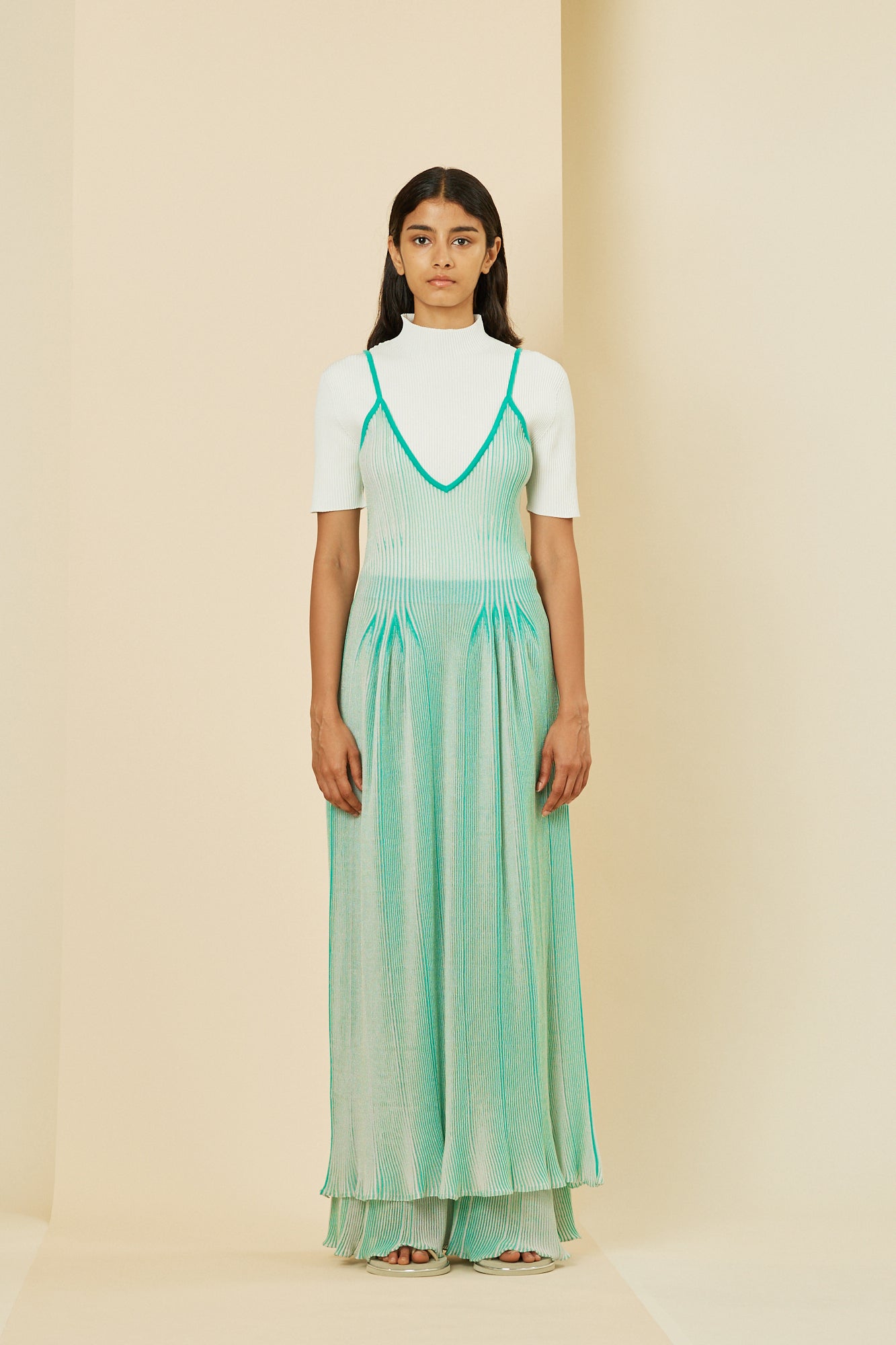 Model height: 172cm Wearing size: 3