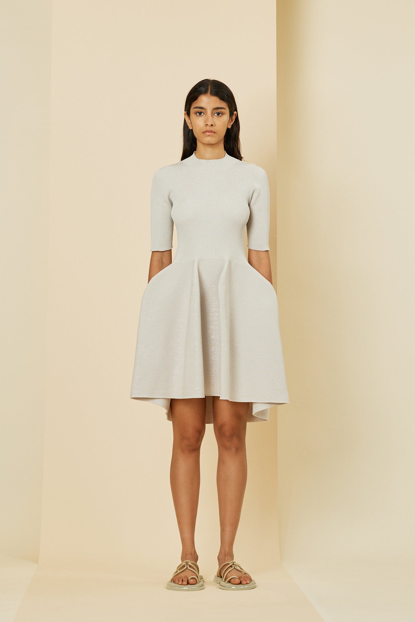 Model height: 172cm Wearing size: 3