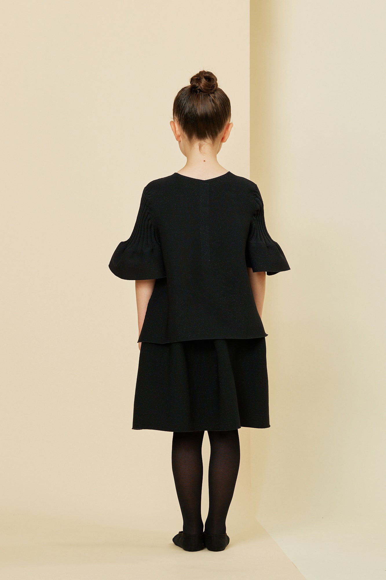 Model height: 128cm Wearing size: 5