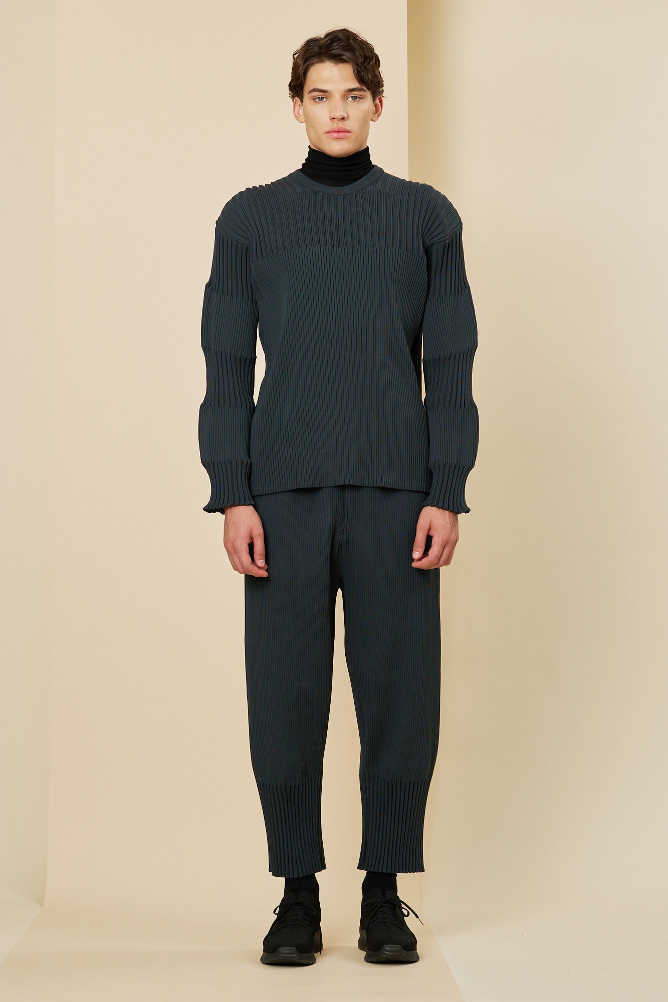 Model height: 186cm Wearing size: 5