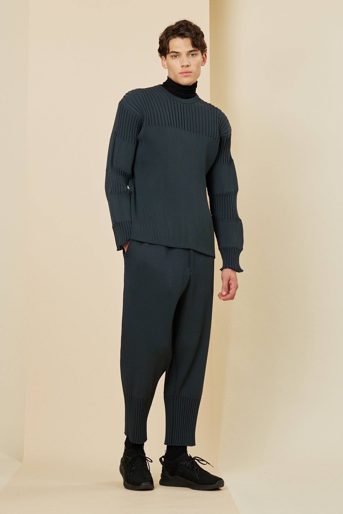 モデル身長:186cm 着用サイズ:5