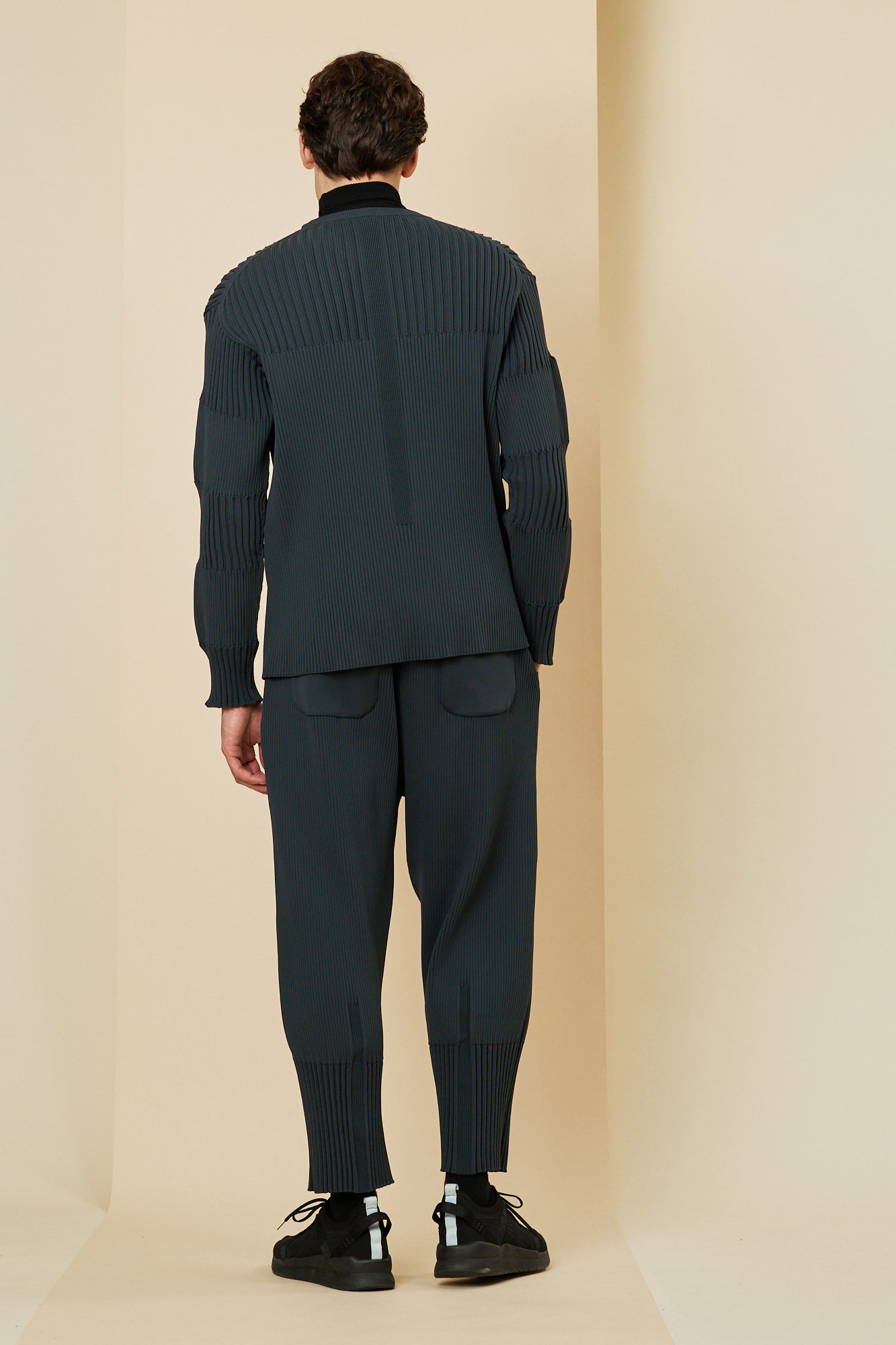 Model height: 186cm Wearing size: 5
