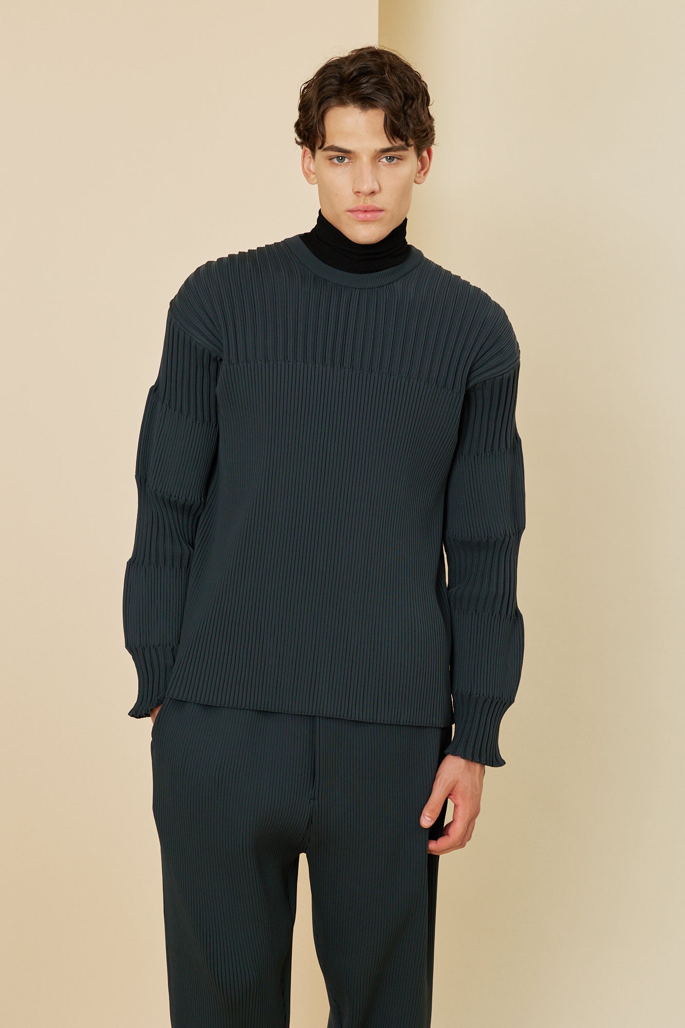 Model height: 186cm Wearing size: 5