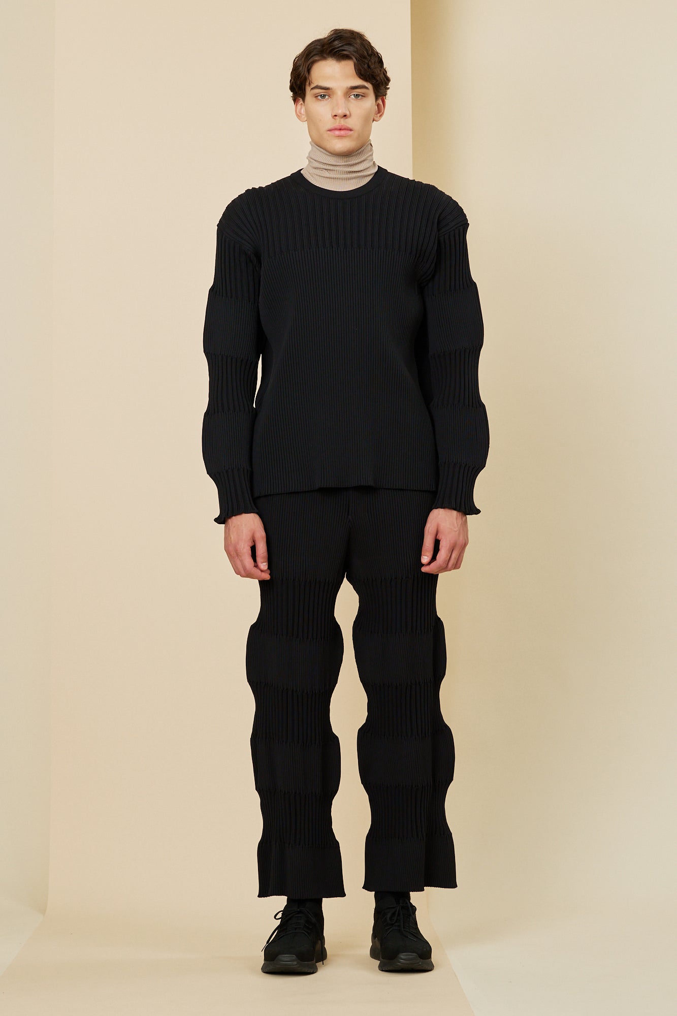 Model height: 186cm Wearing size: 5