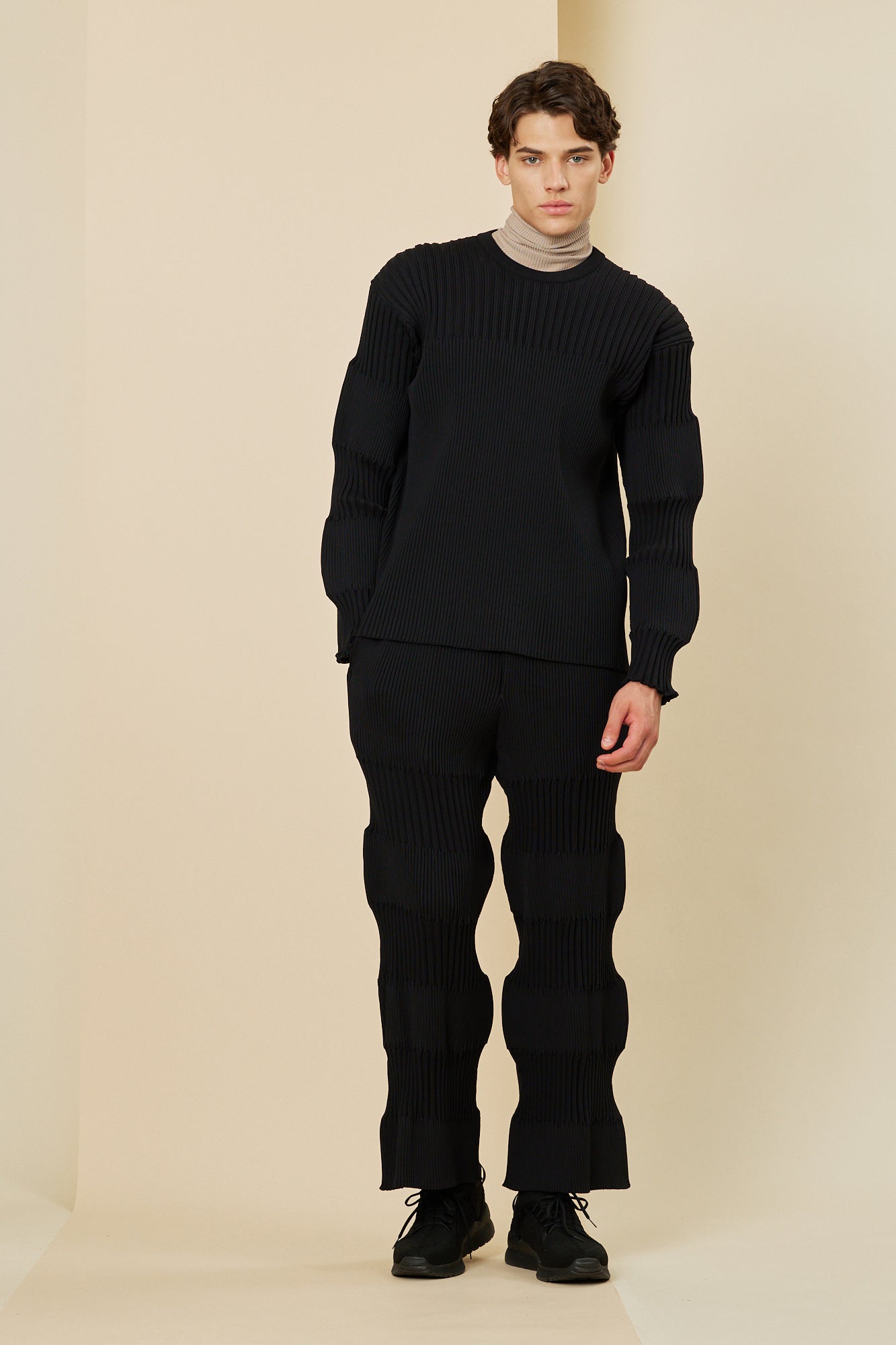 モデル身長:186cm 着用サイズ:5