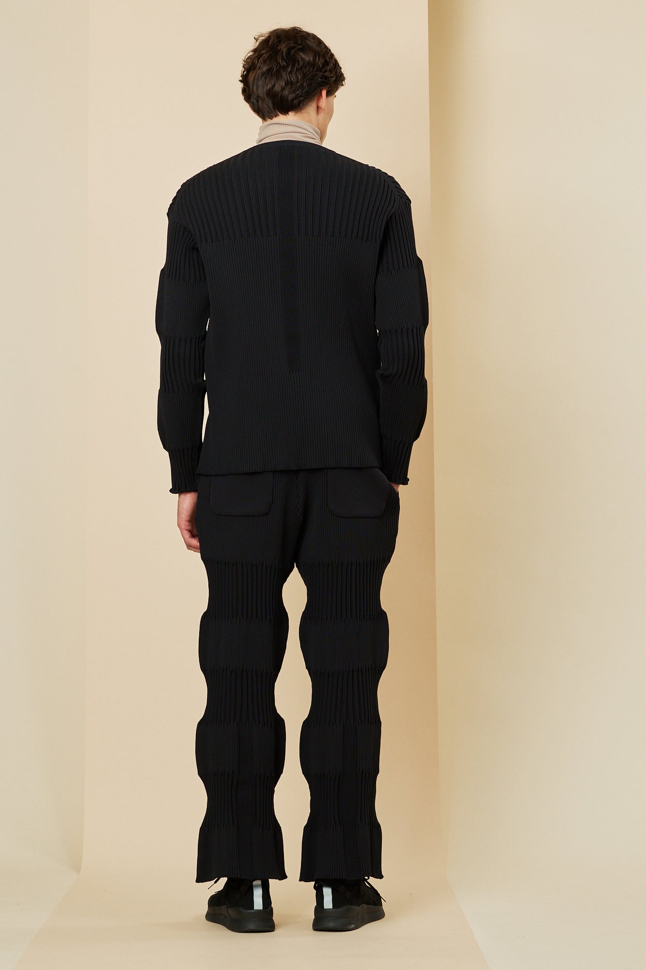 モデル身長:186cm 着用サイズ:5