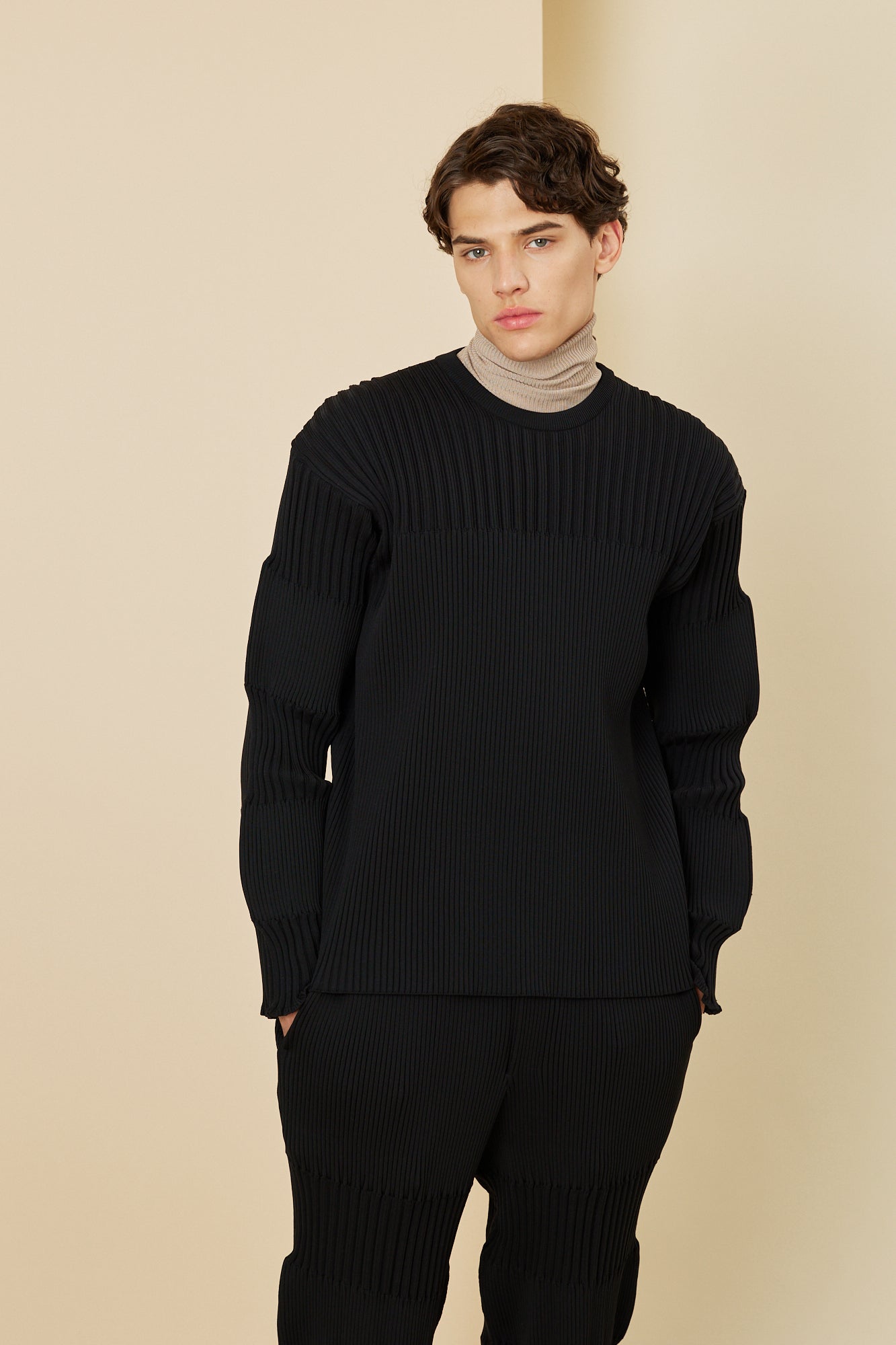 Model height: 186cm Wearing size: 5