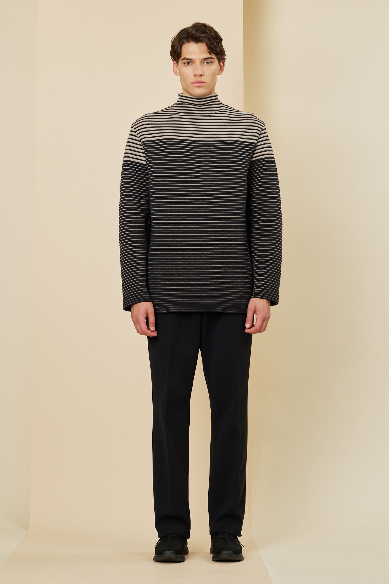 Model height: 186cm Wearing size: 5