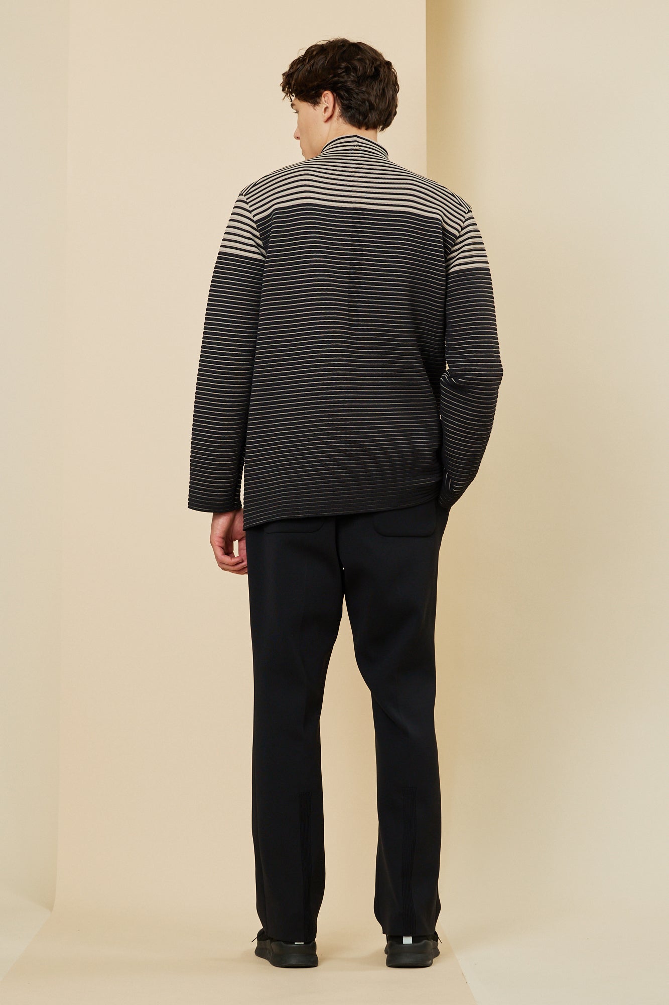 Model height: 186cm Wearing size: 5