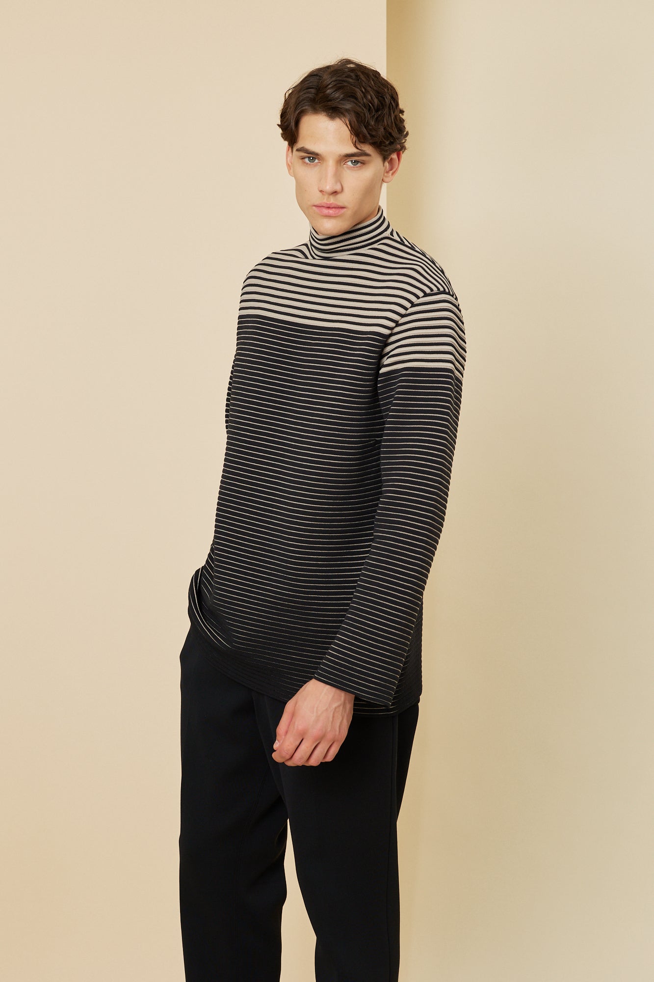 Model height: 186cm Wearing size: 5