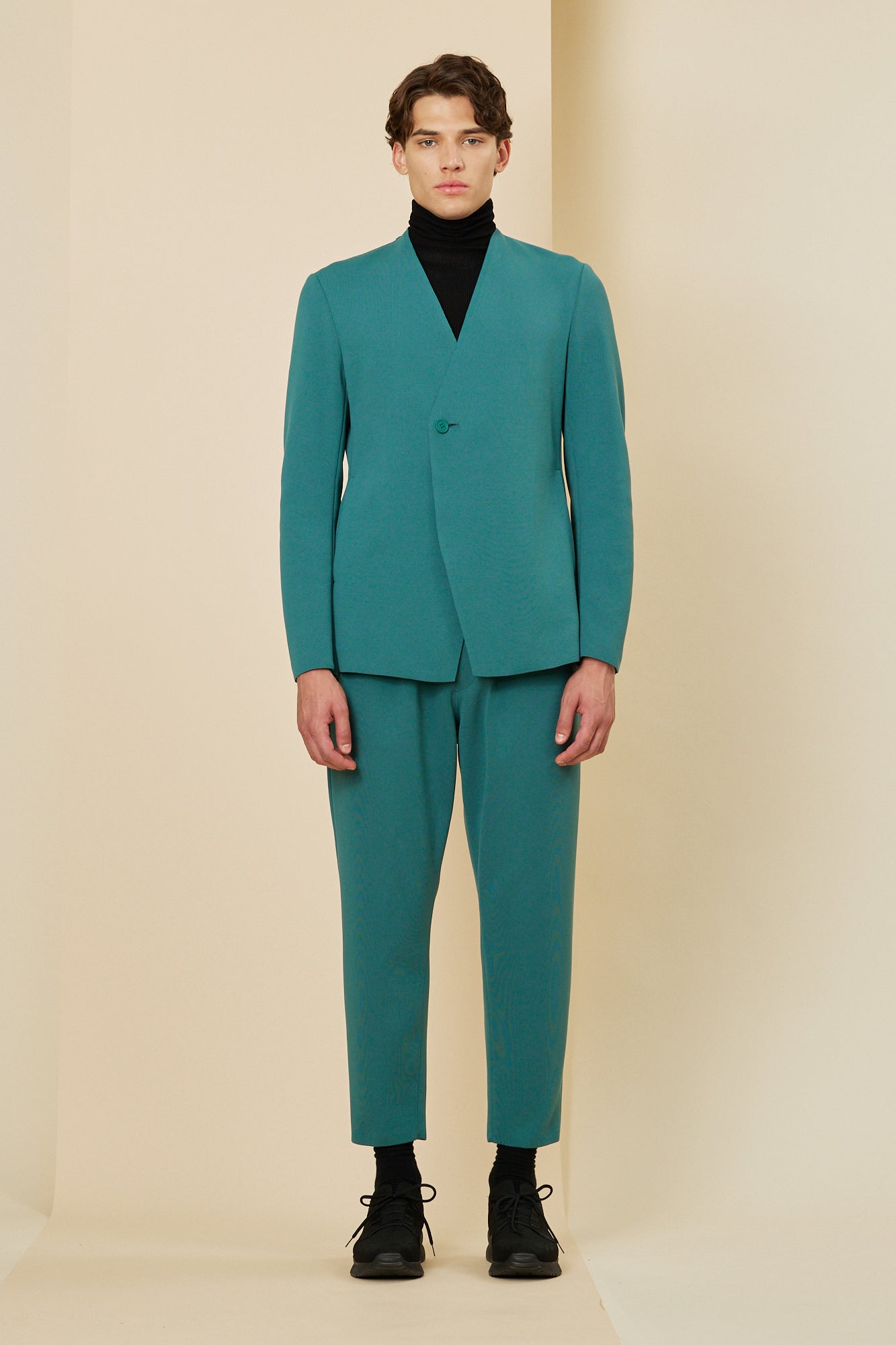 Model height: 186cm Wearing size: 5
