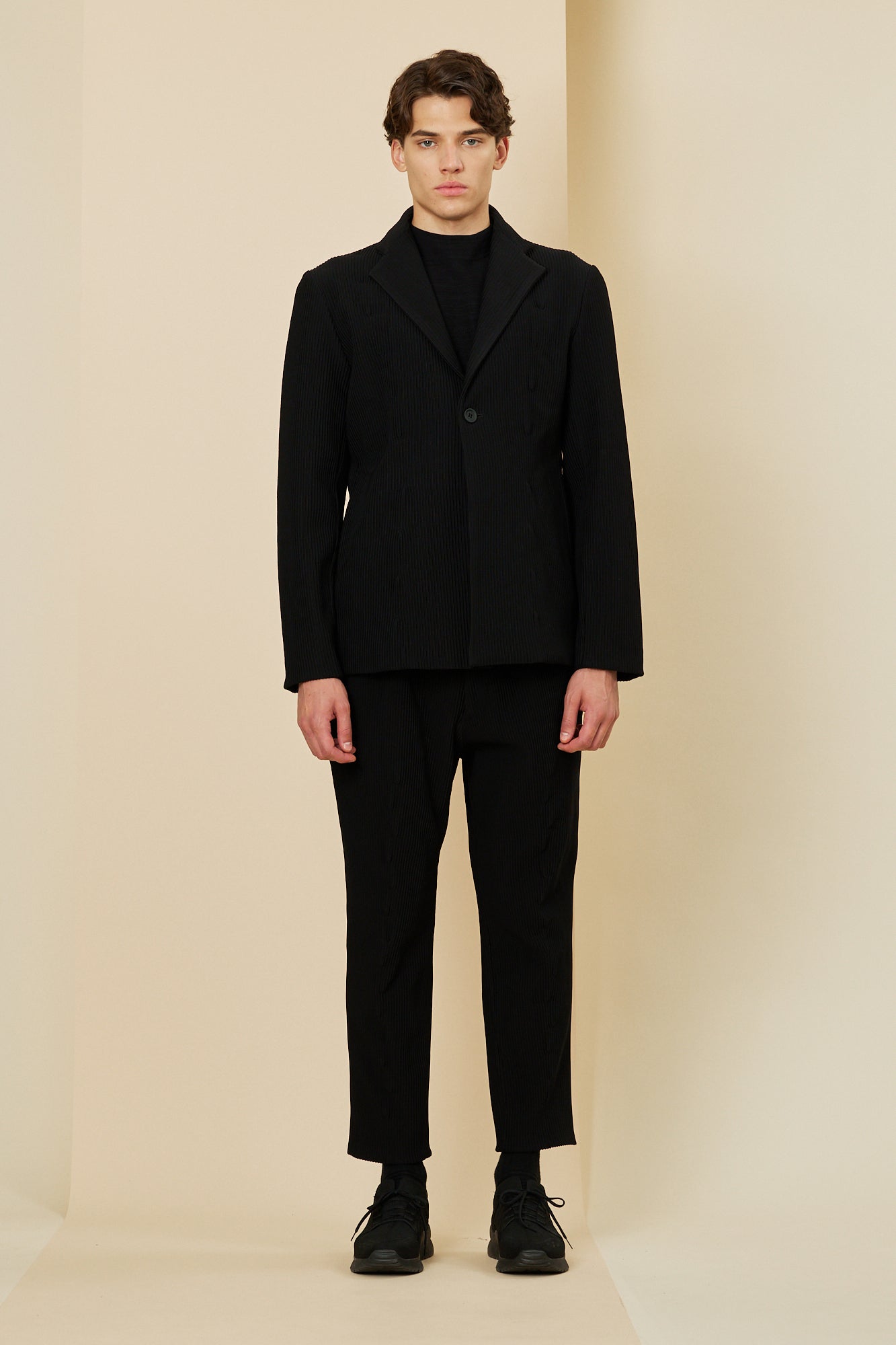 Model height: 186cm Wearing size: 5