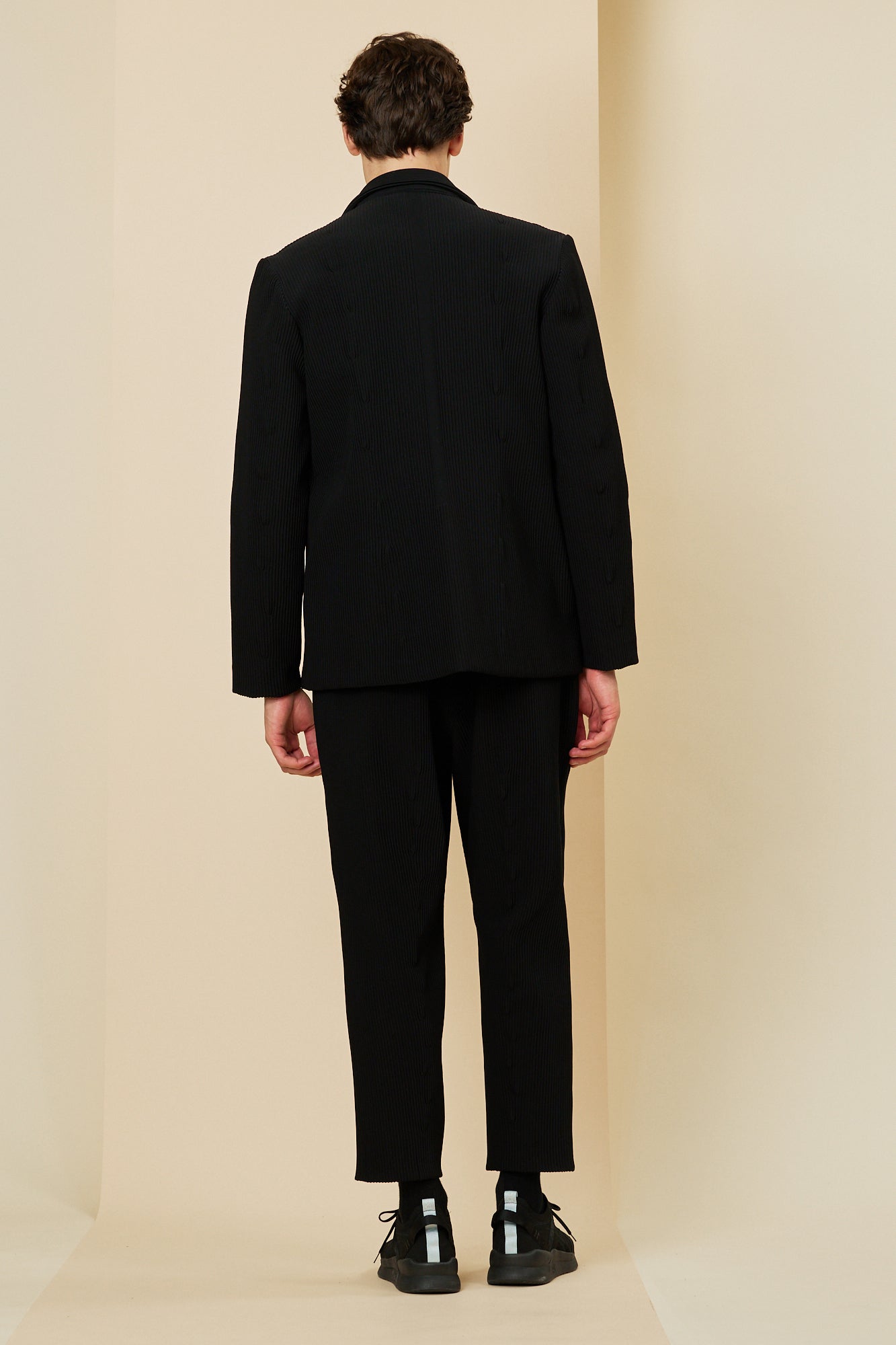 Model height: 186cm Wearing size: 5