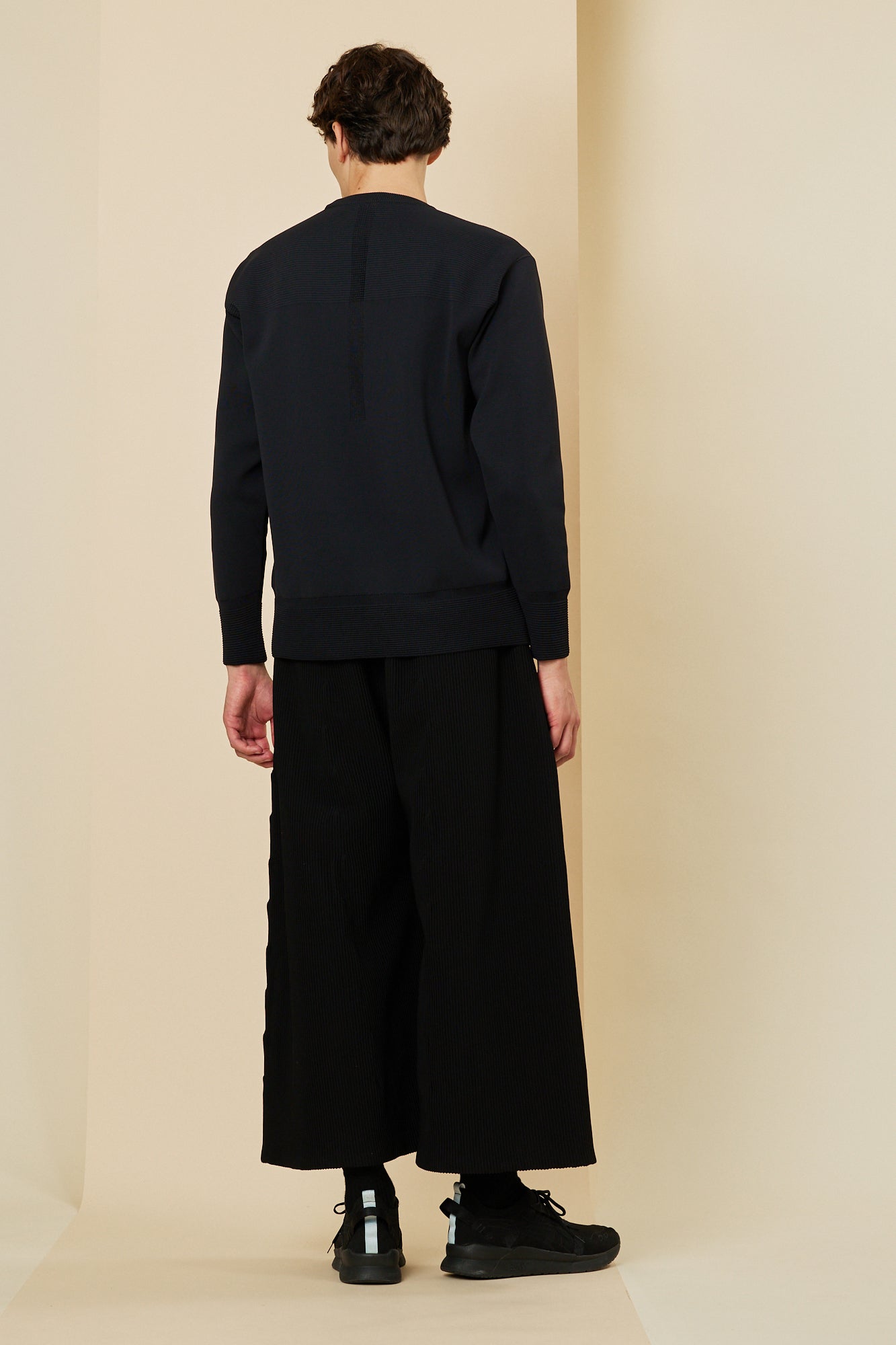 Model height: 186cm Wearing size: 5