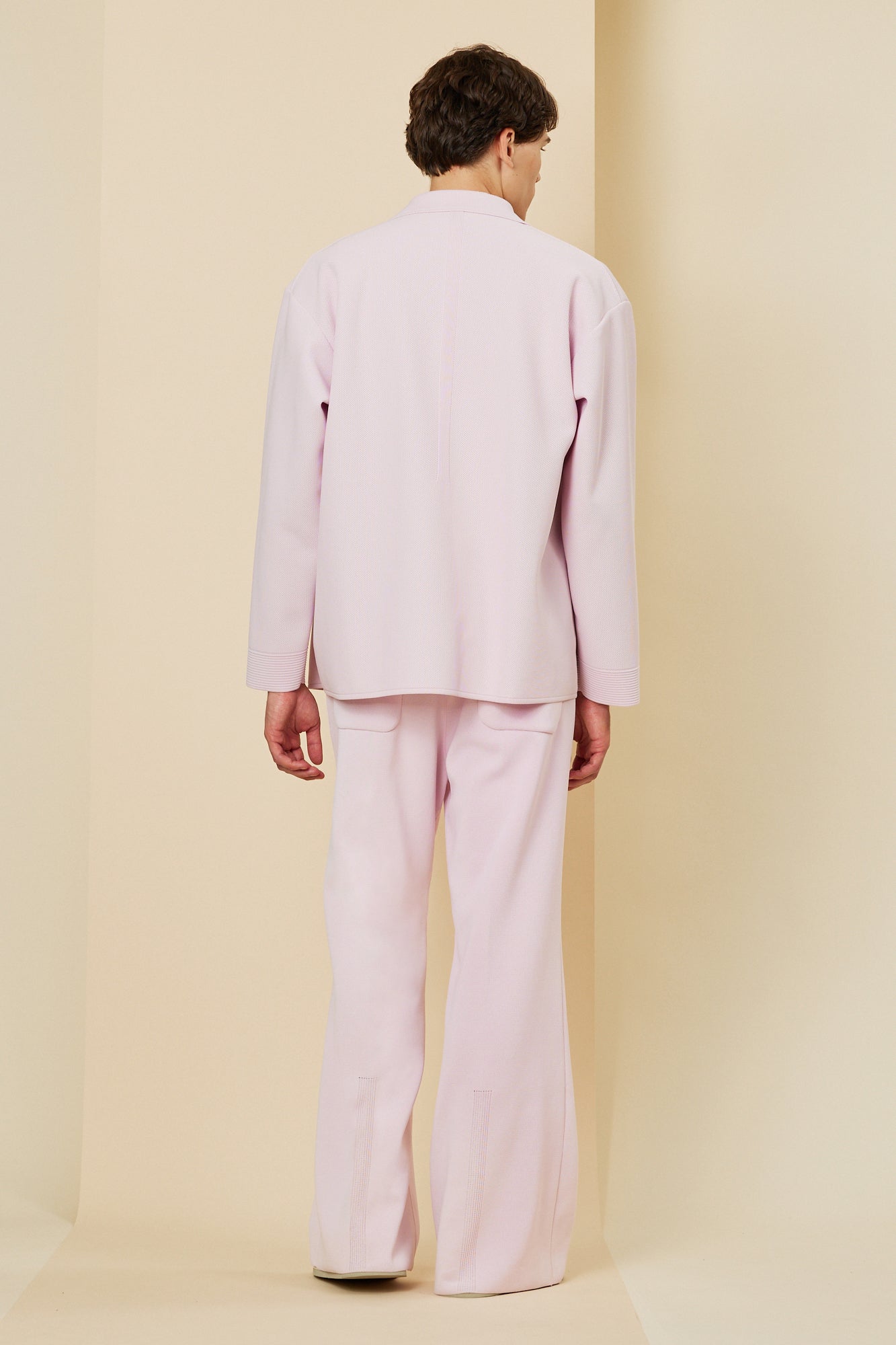 Model height: 186cm Wearing size: 5