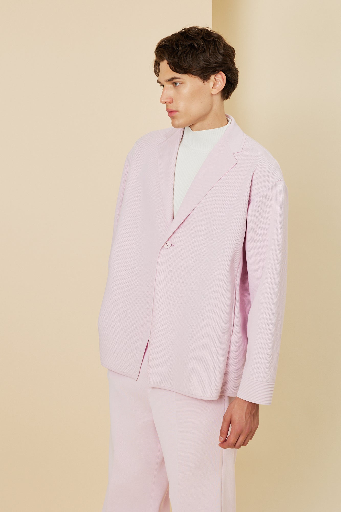 Model height: 186cm Wearing size: 5