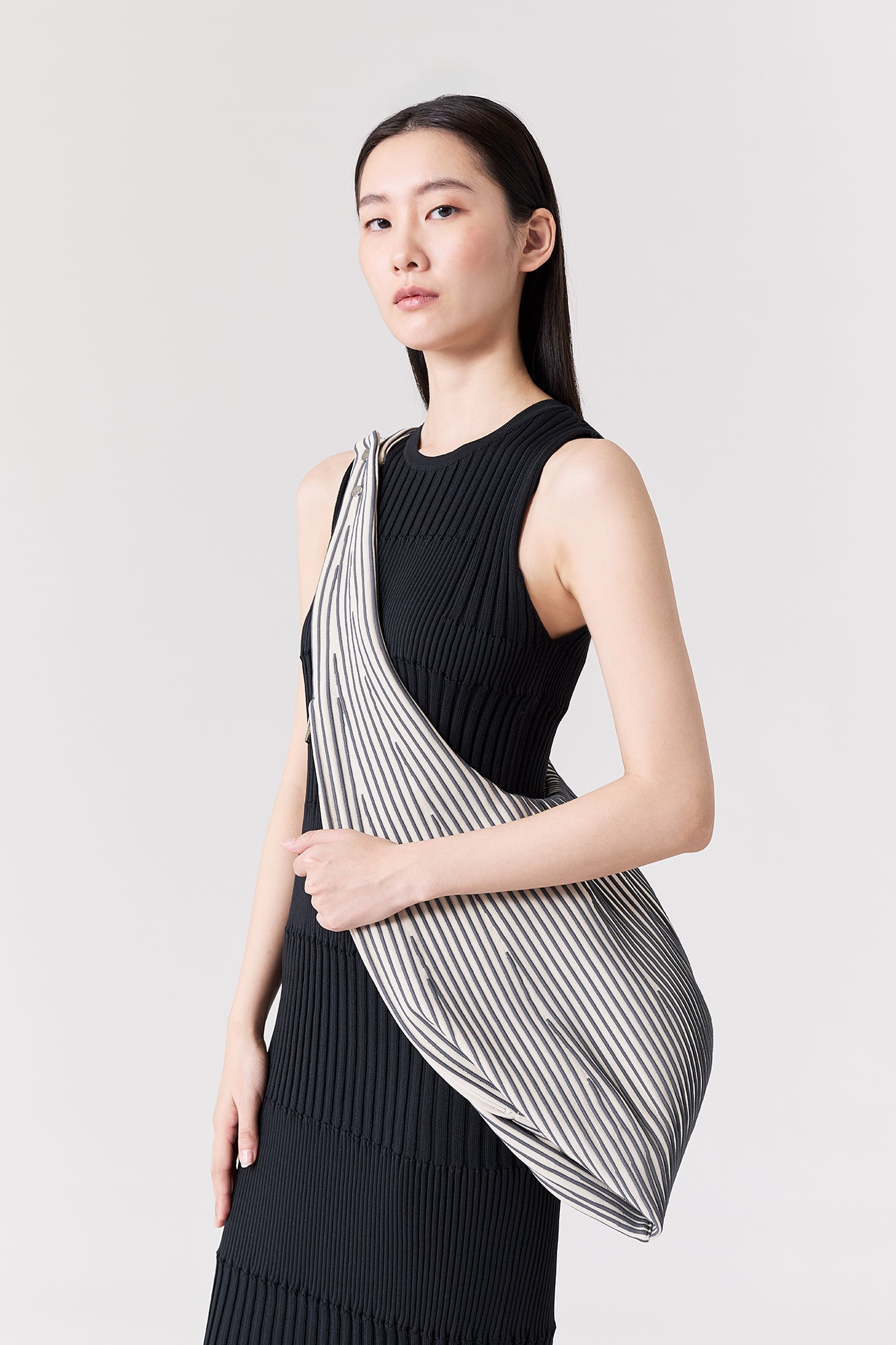 モデル身長:174cm 着用サイズ:F (One size)