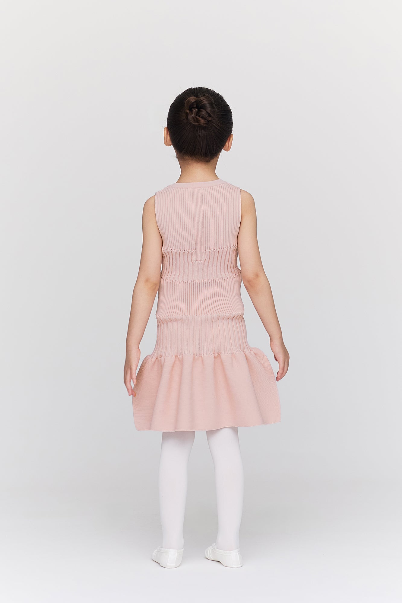 Model height: 110cm Wearing size: 5