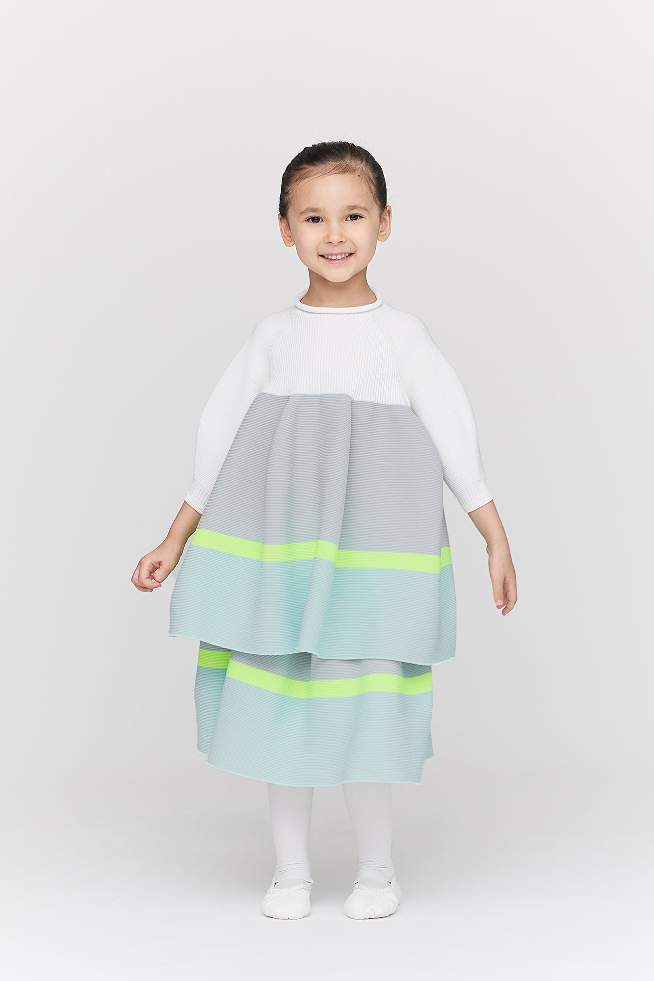 Model height: 110cm Wearing size: 5