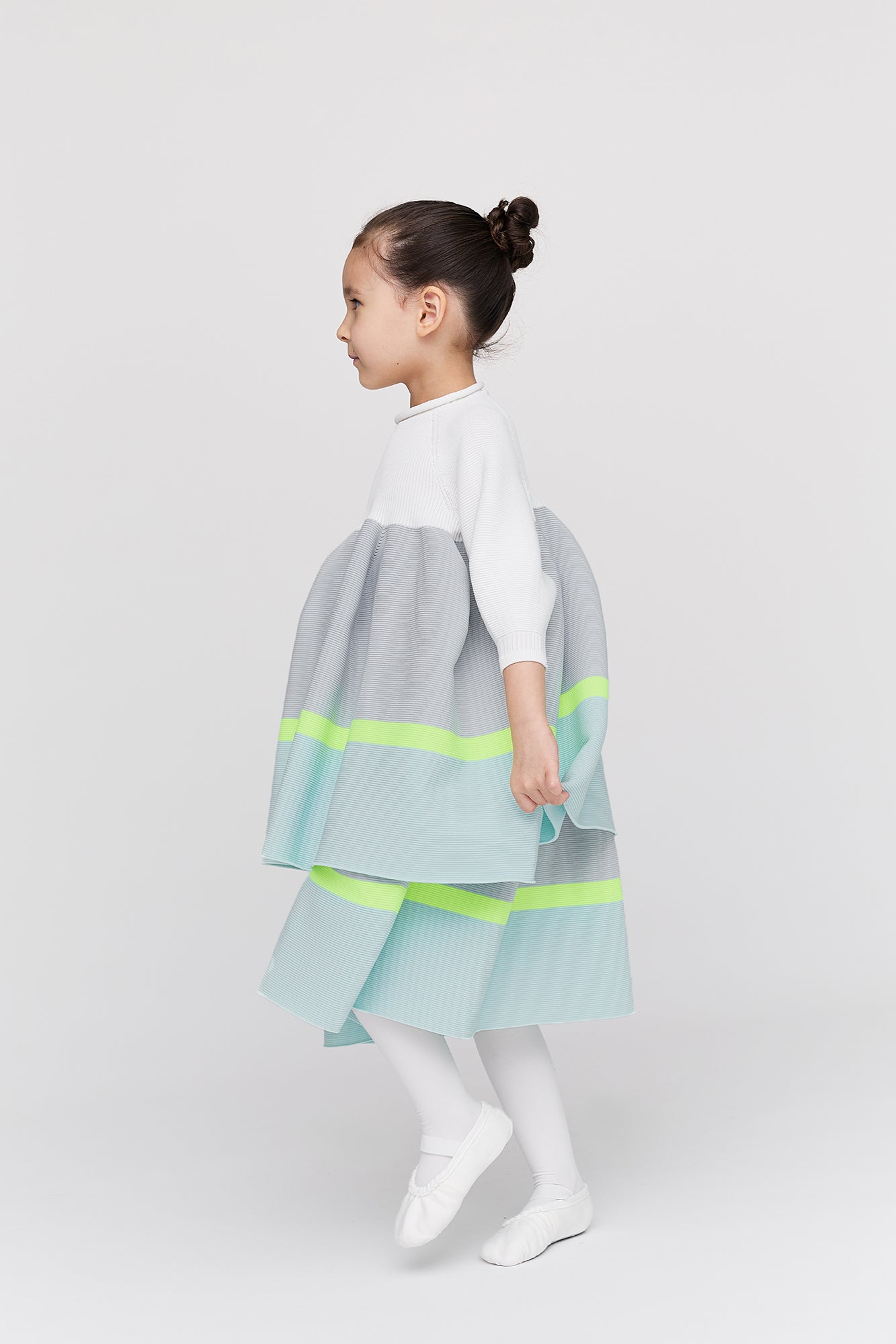 Model height: 110cm Wearing size: 5