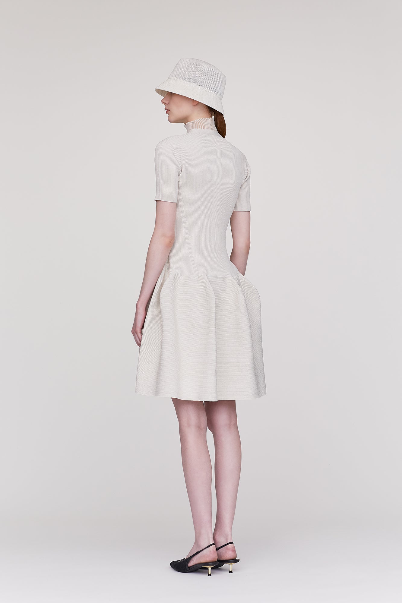 Model height: 177cm, wearing size: F