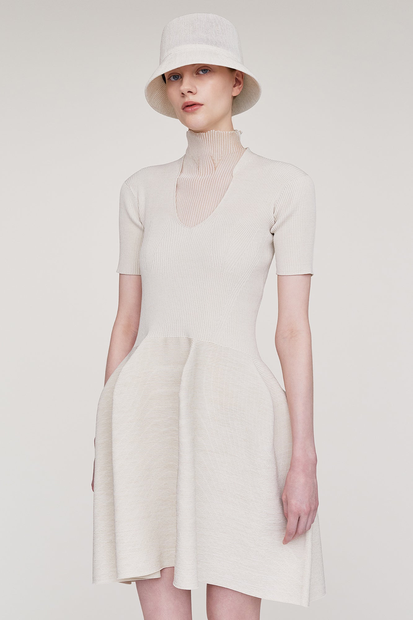 Model height: 177cm, wearing size: F