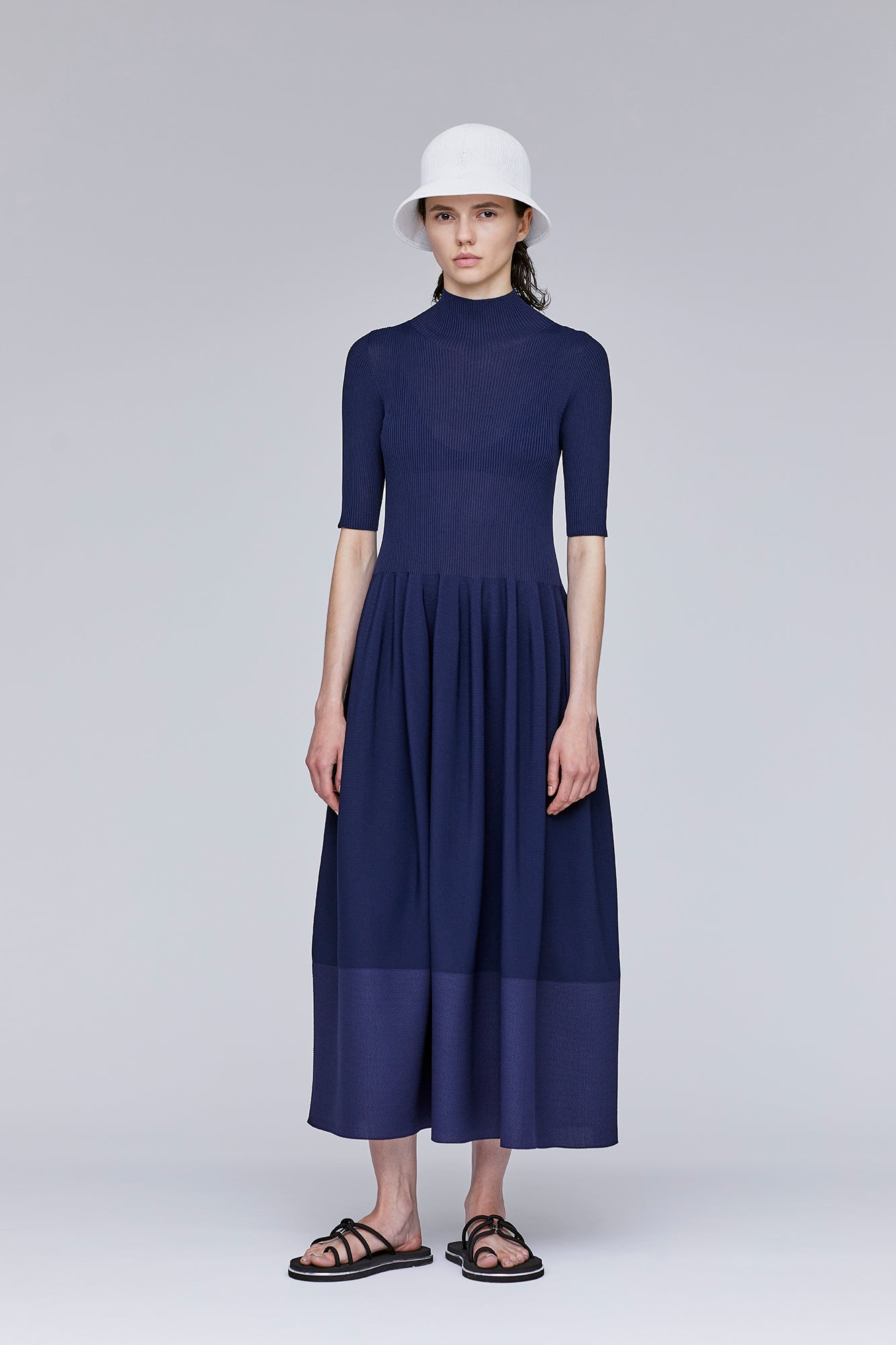 Model height: 176cm Wearing size: 3