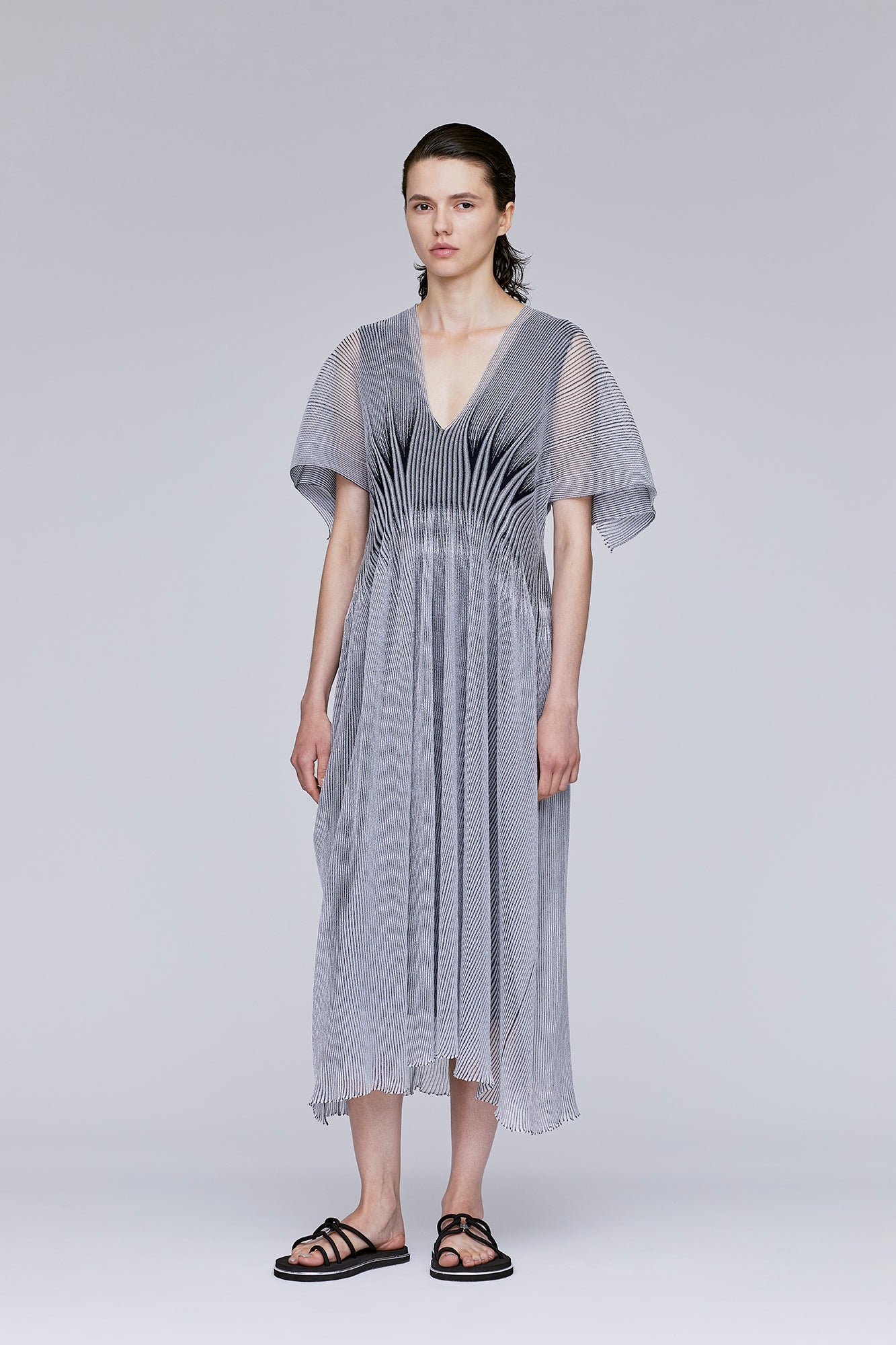 モデル身長:176cm 着用サイズ:F (One size)