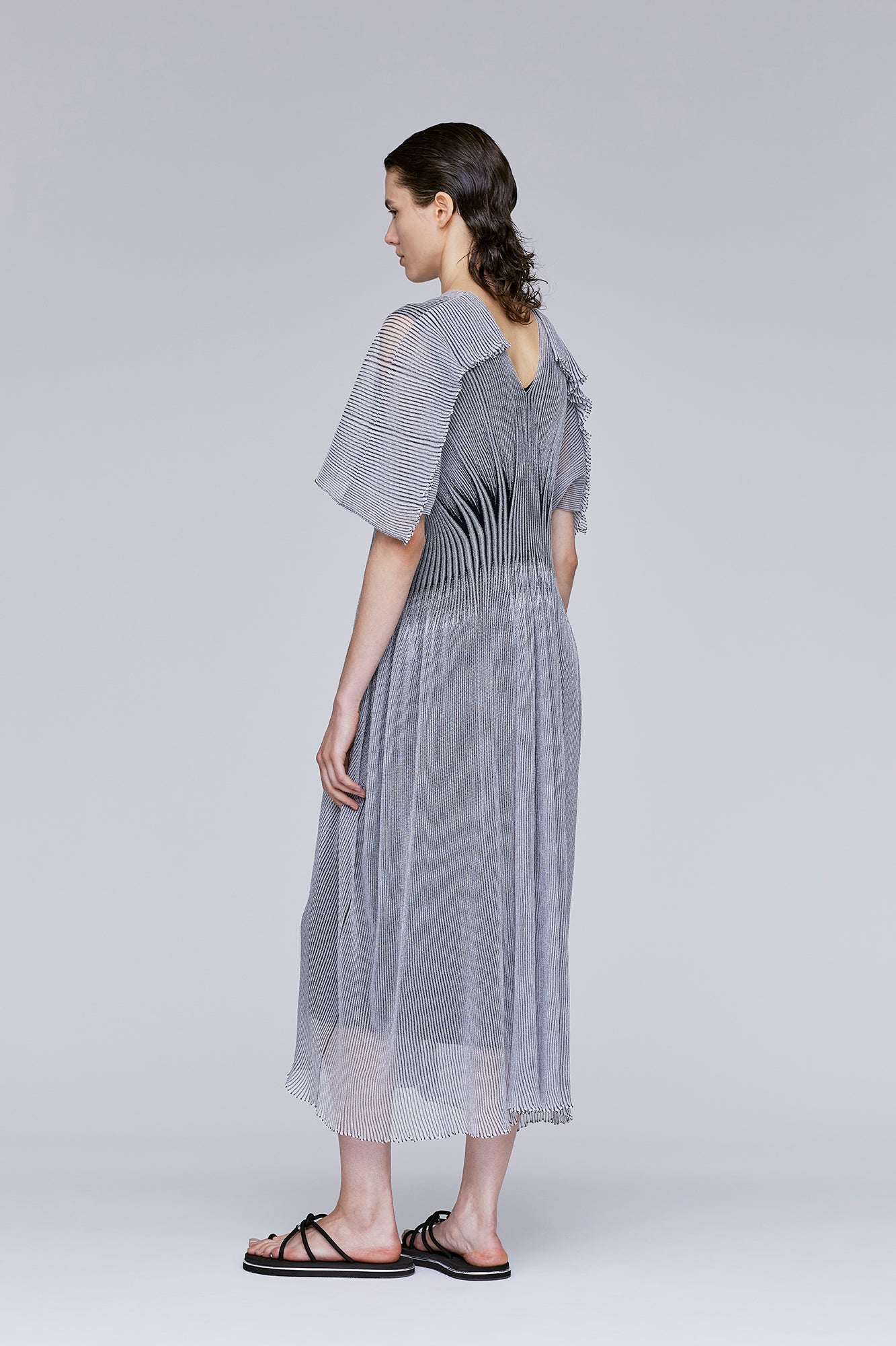 モデル身長:176cm 着用サイズ:F (One size)