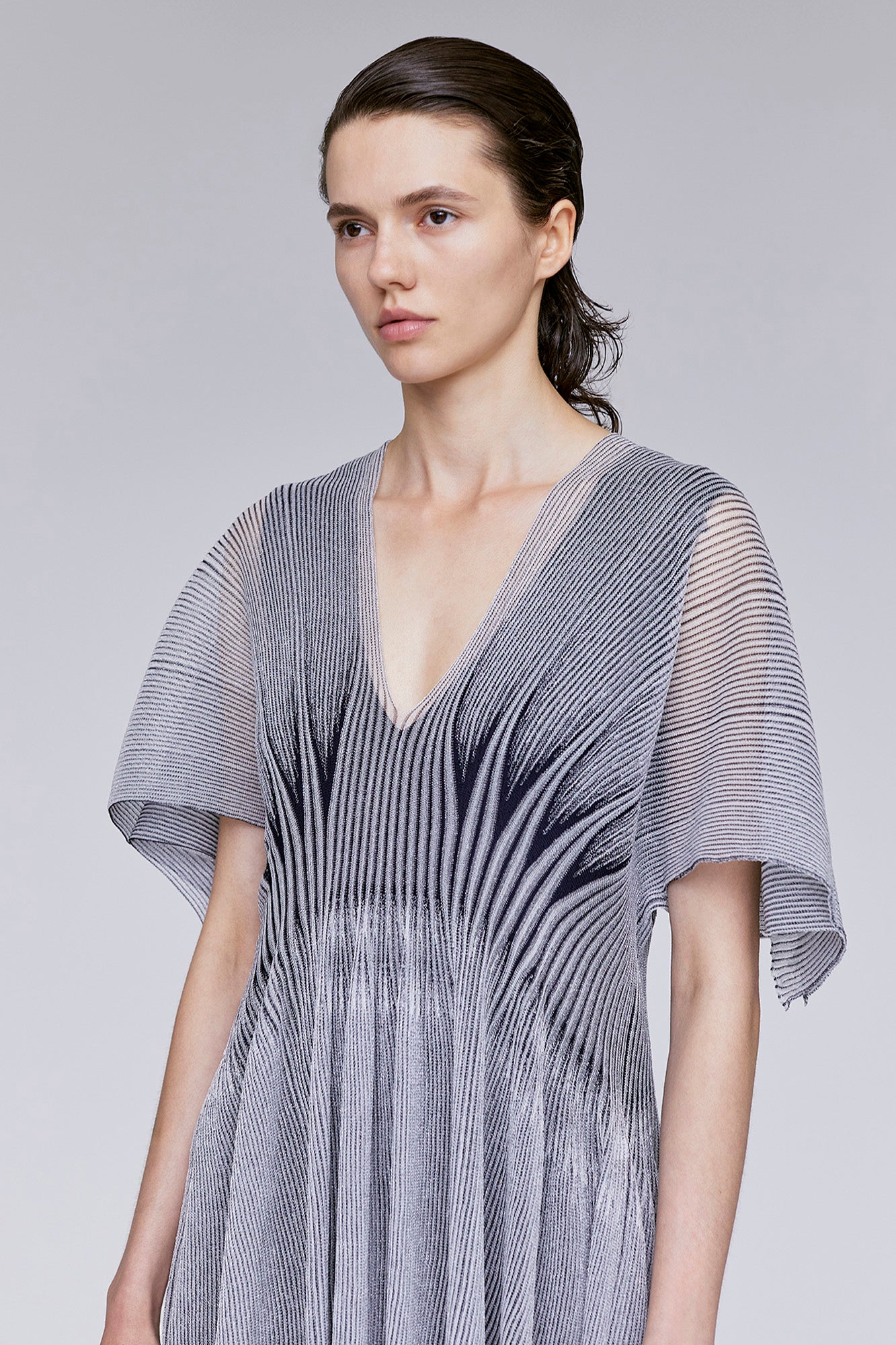 モデル身長:176cm 着用サイズ:F (One size)