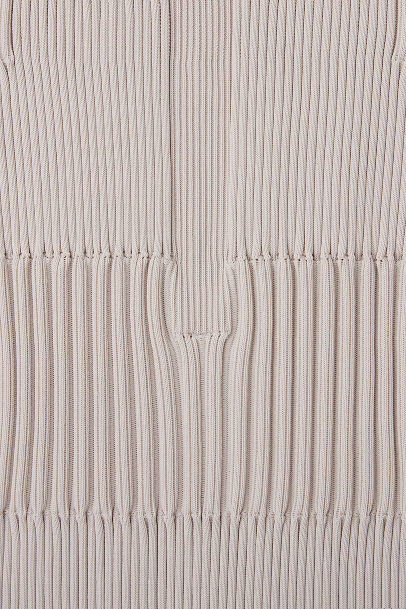 FLUTED SLEEVELESS TOP