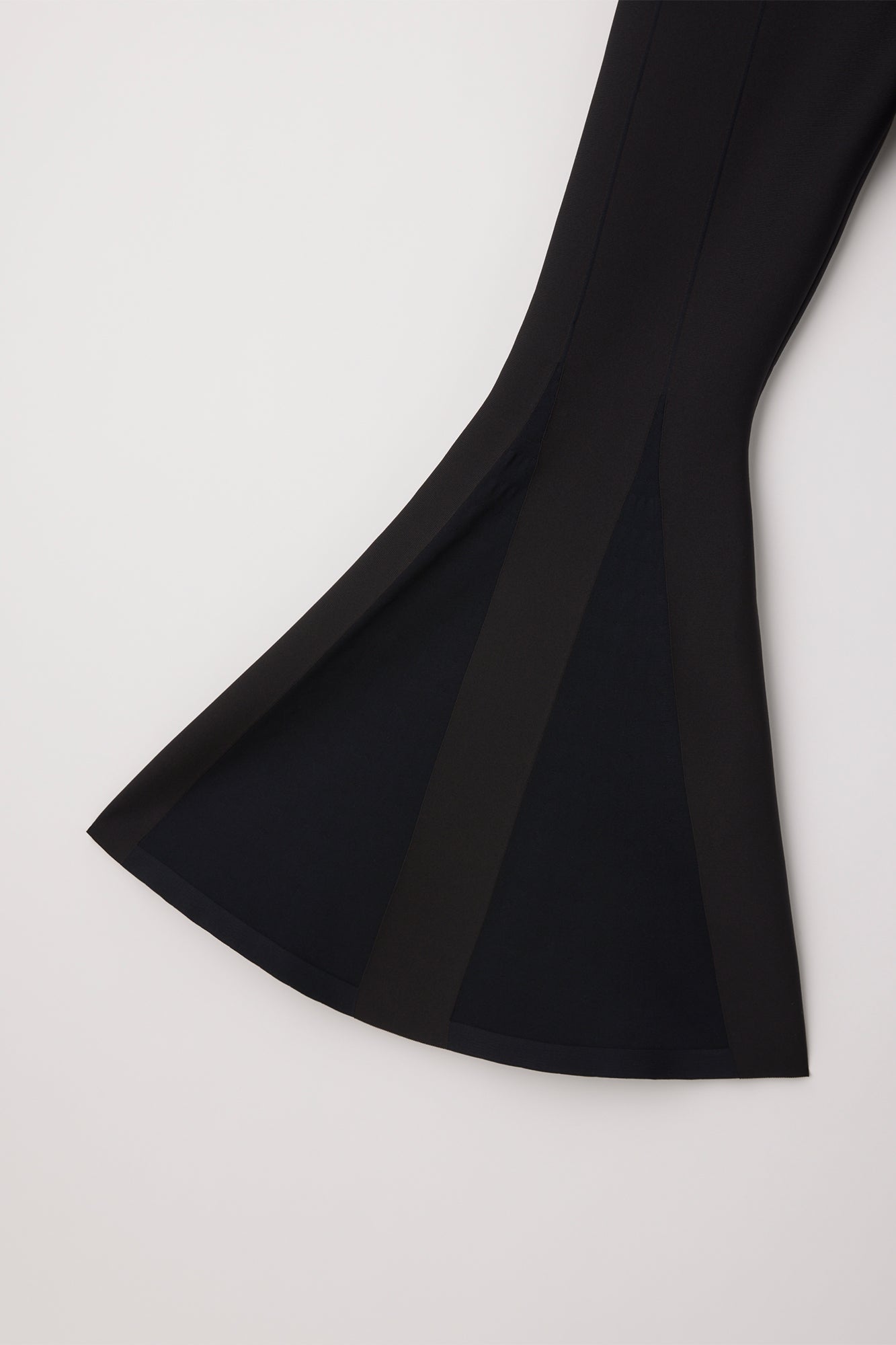 CONIC TIGHT FLARE PANTS