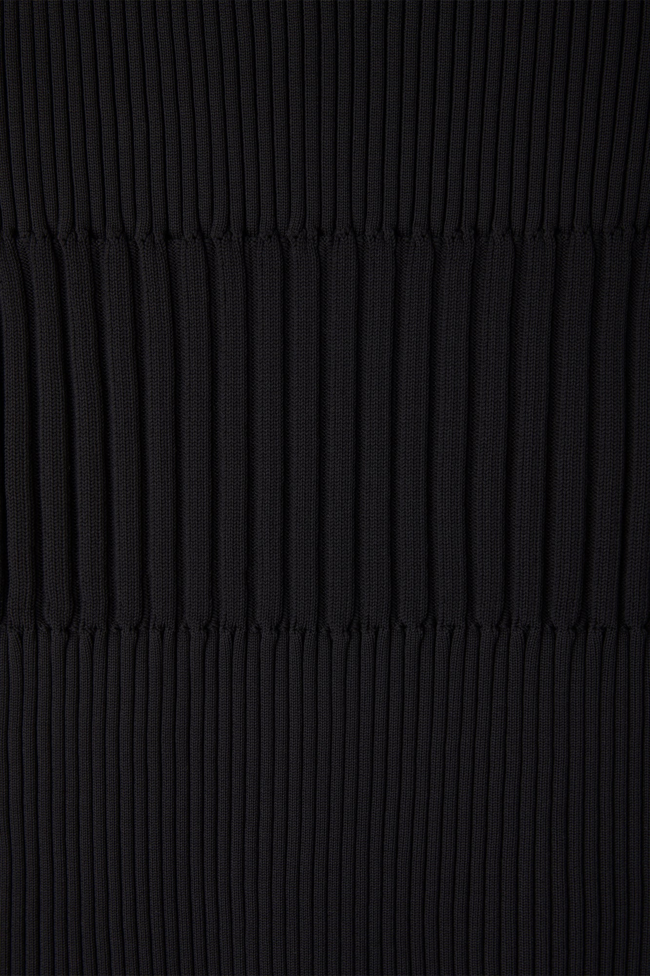 FLUTED V-NECK SLEEVELESS MERMAID DRESS