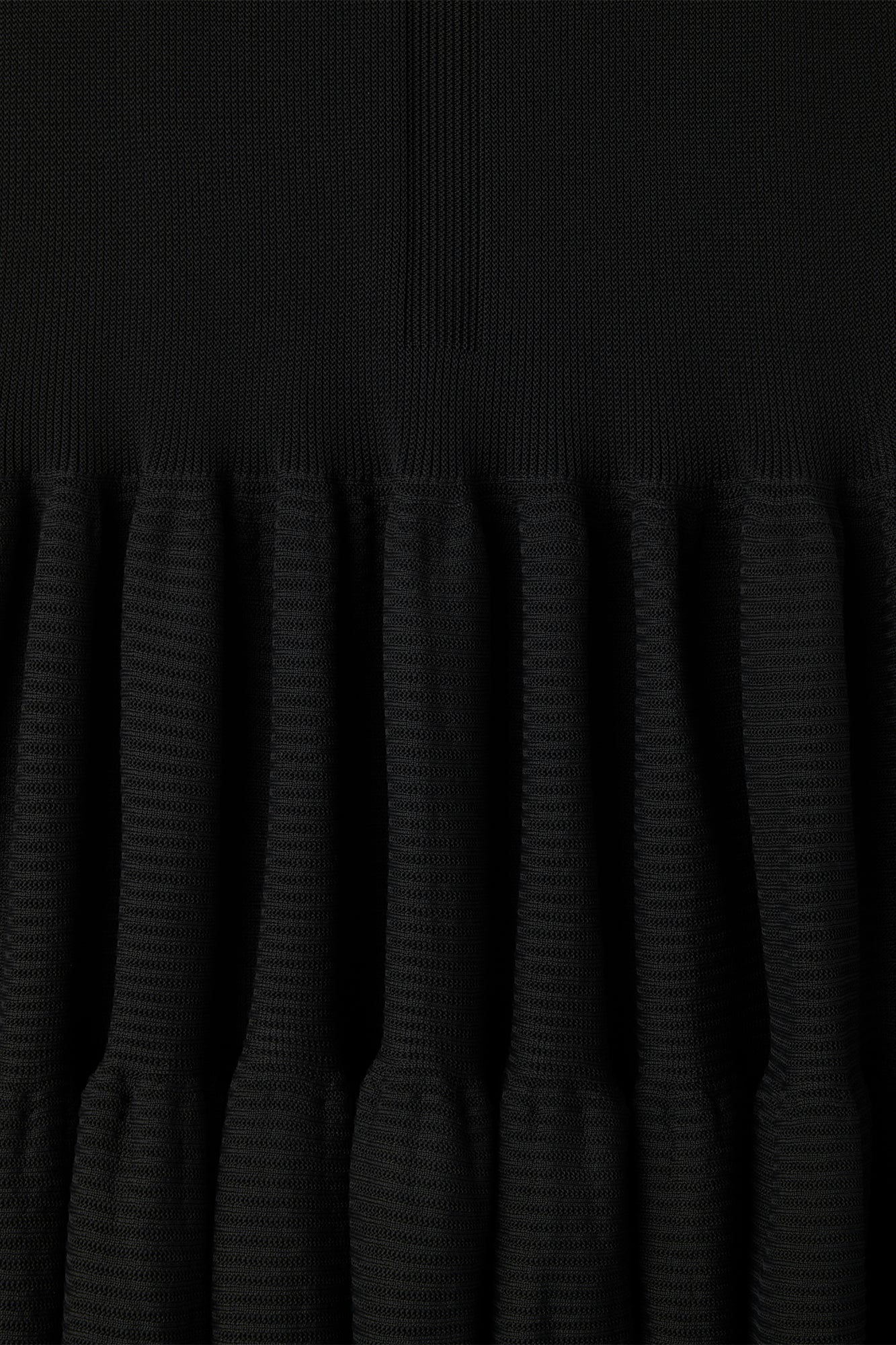 CASCADES SLEEVELESS TOP