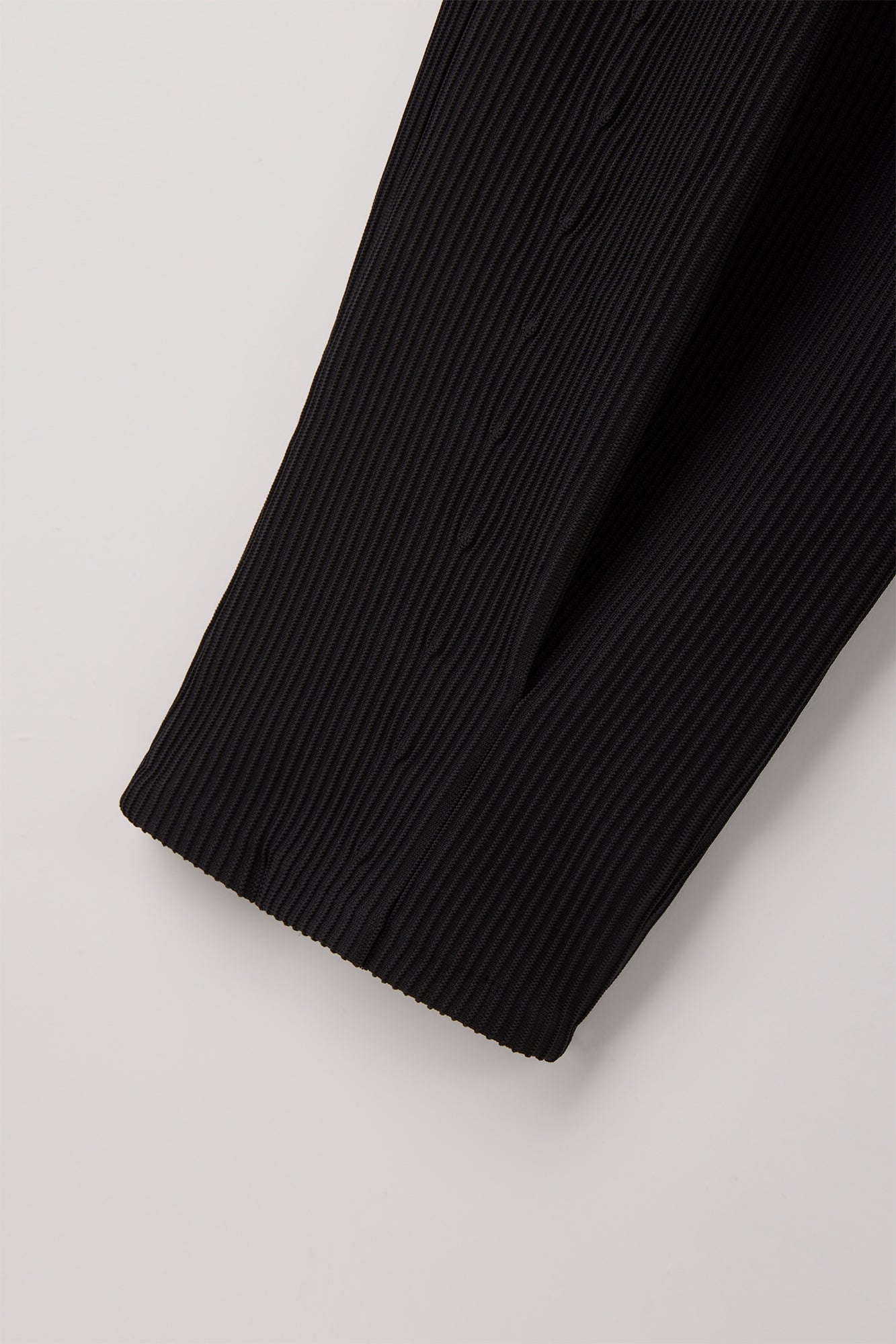 SOFT HYPHA TUCKED PANTS