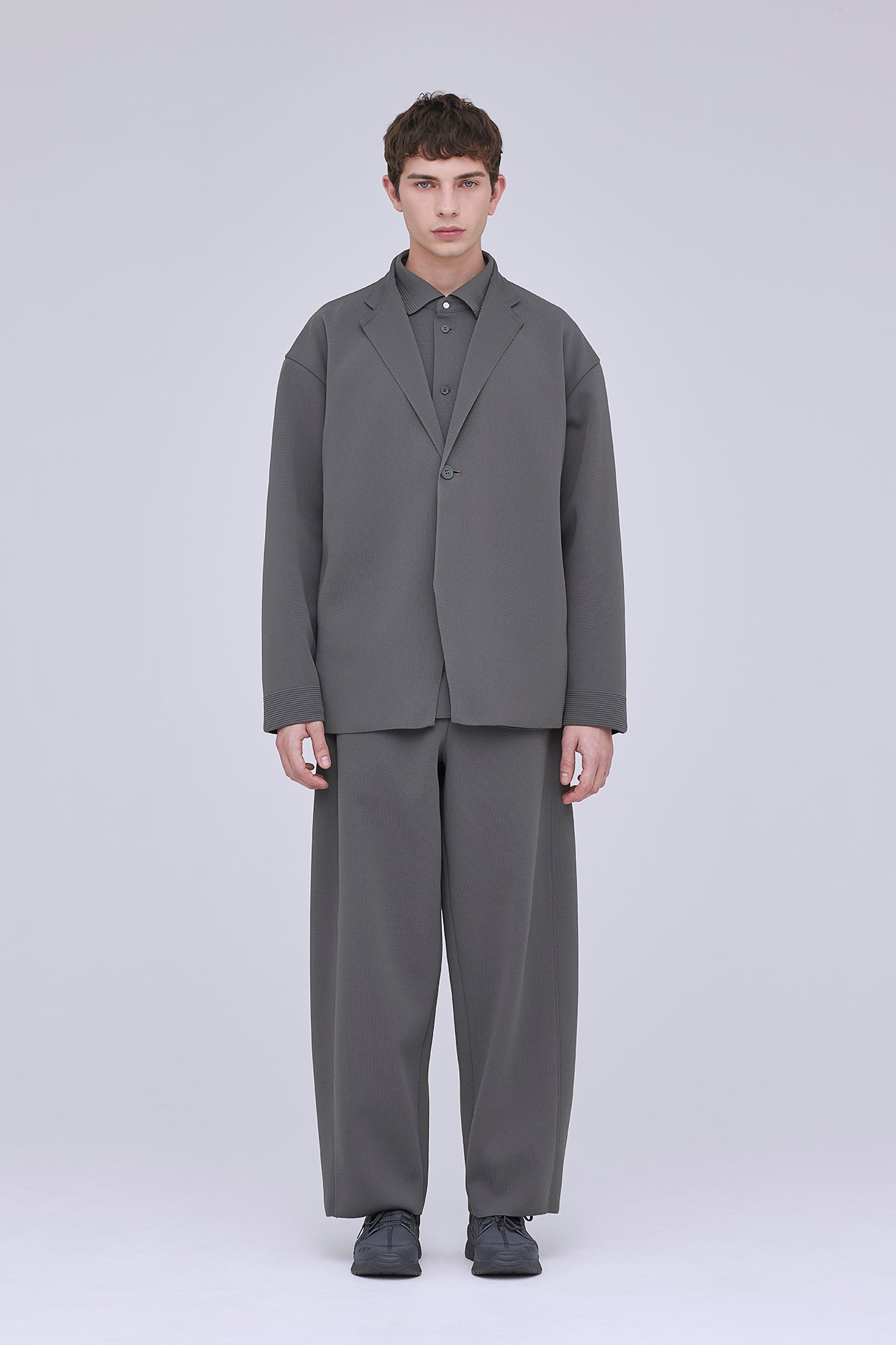 Model height: 183cm Wearing size: 5