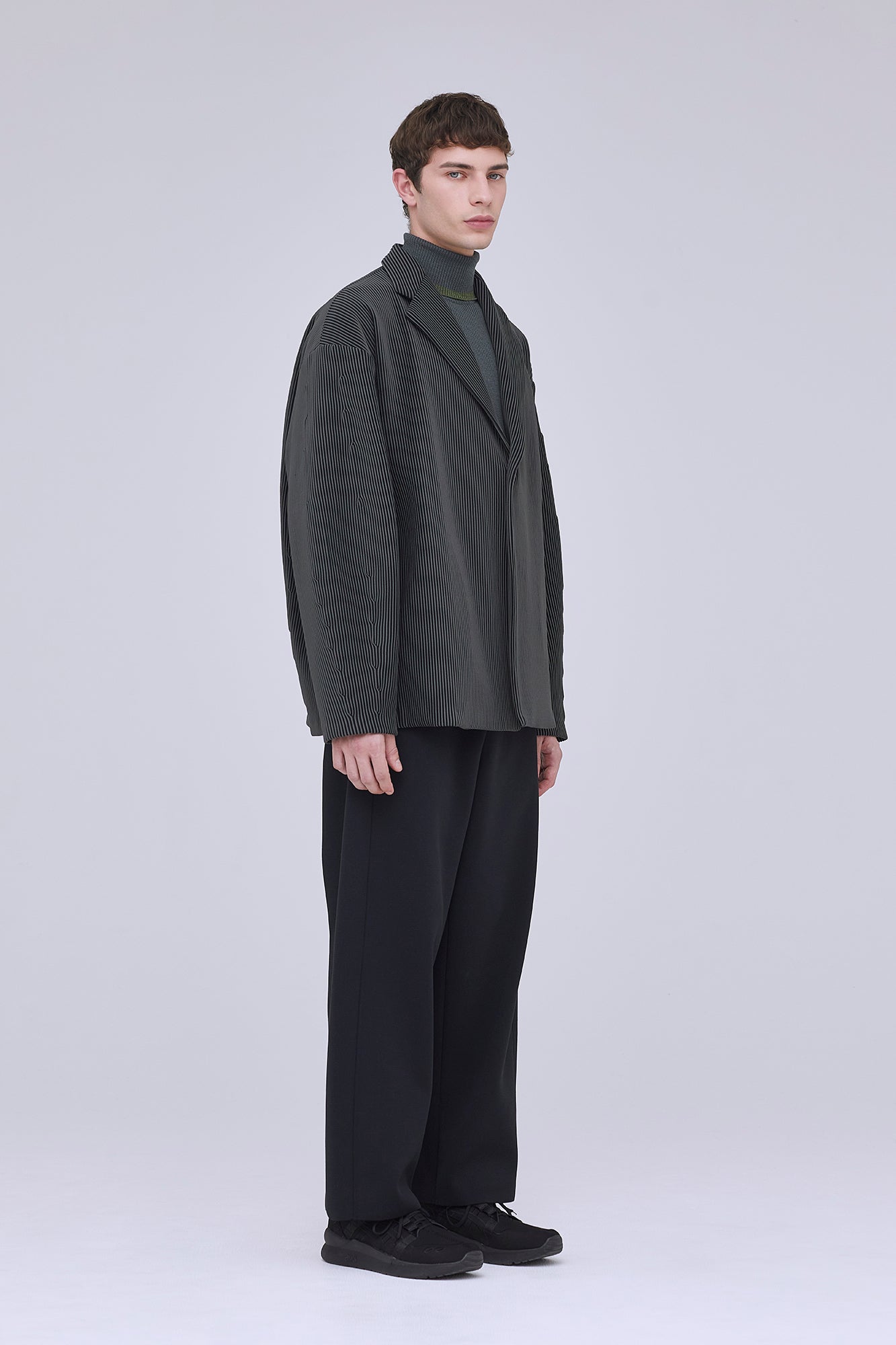 モデル身長:183cm 着用サイズ:5