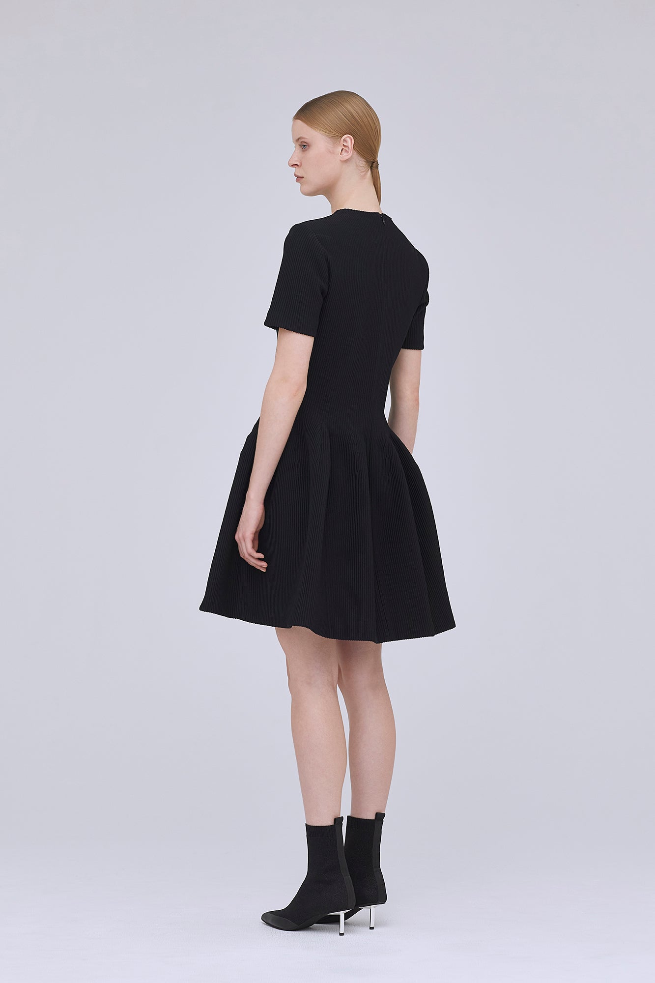 Model height: 175cm Wearing size: F